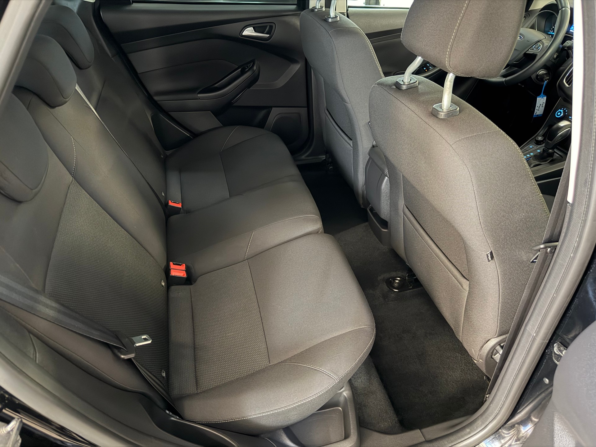 FORD Focus 1.5 TDCi Business Automatic-image-19