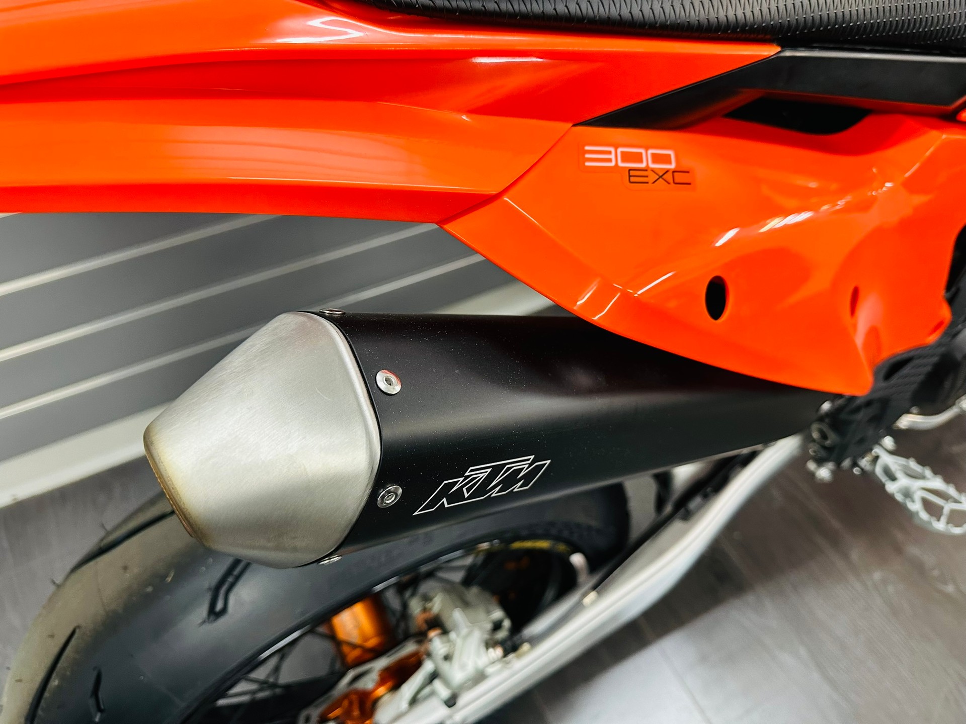 KTM 300 EXC Supermoto-showroom-element-3