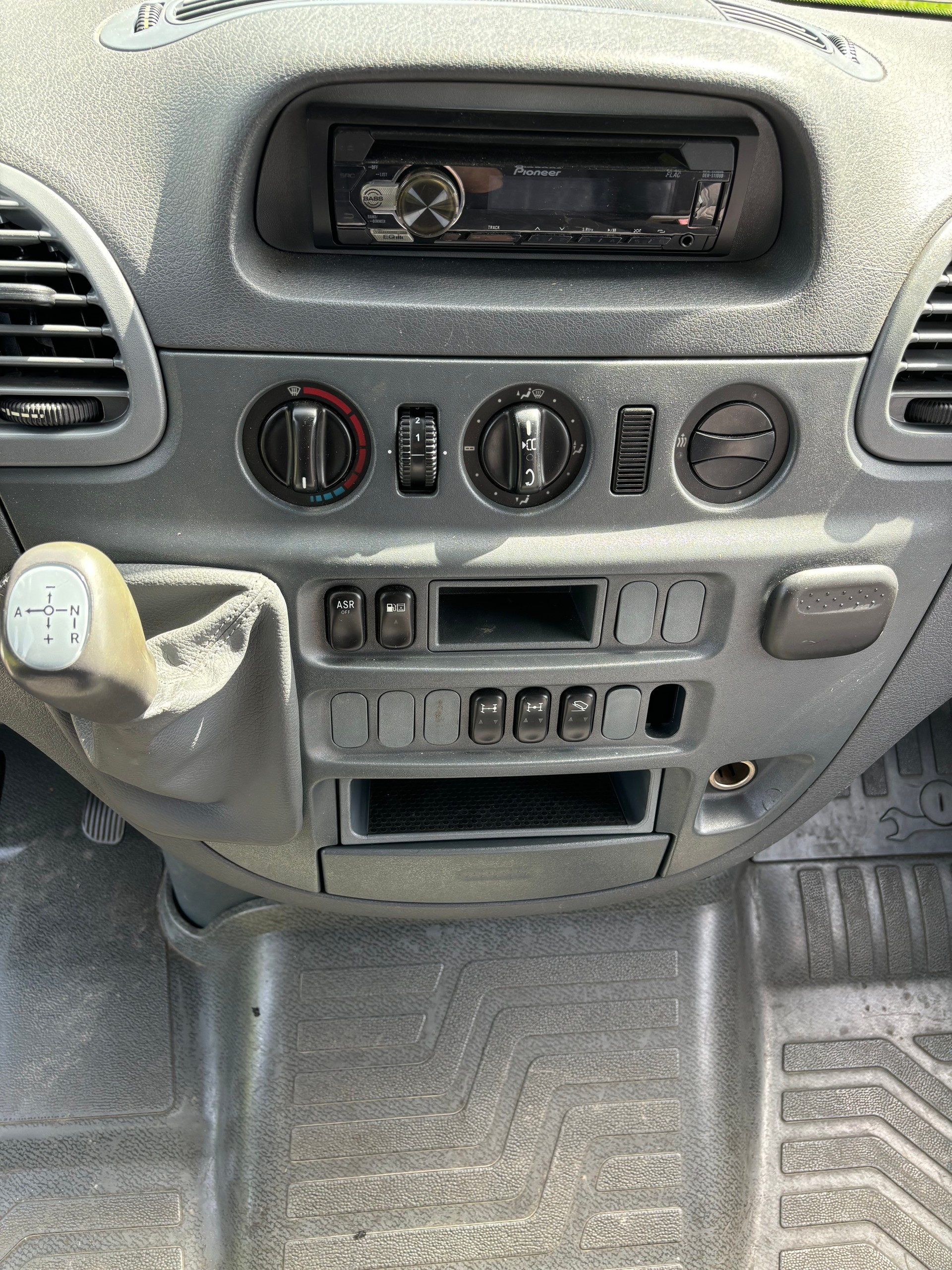 MERCEDES-BENZ SPRINTER 413 CDI 4X4-image-9