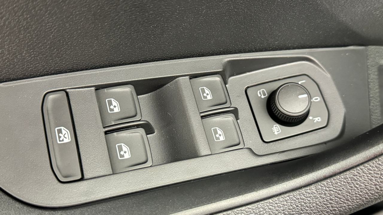 SKODA Karoq 2.0 TDI CR SportLine 4x4-image-8