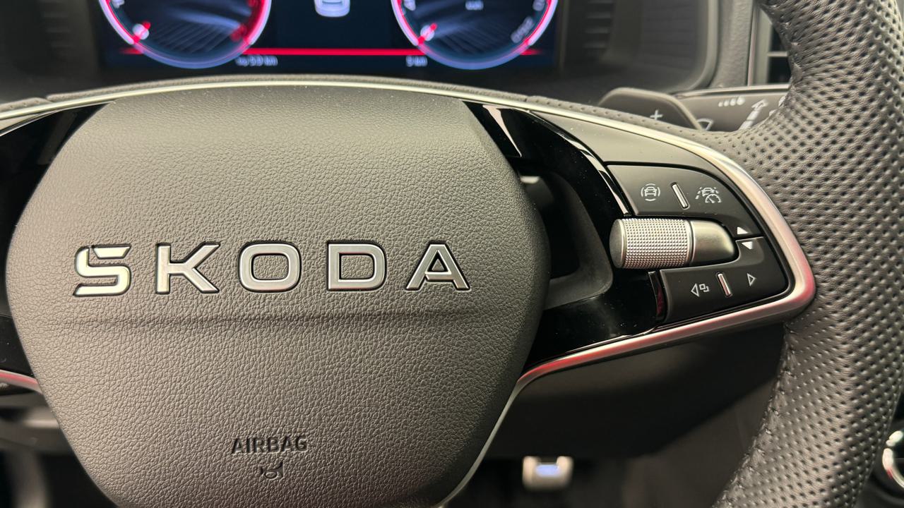 SKODA Karoq 2.0 TDI CR SportLine 4x4-image-9