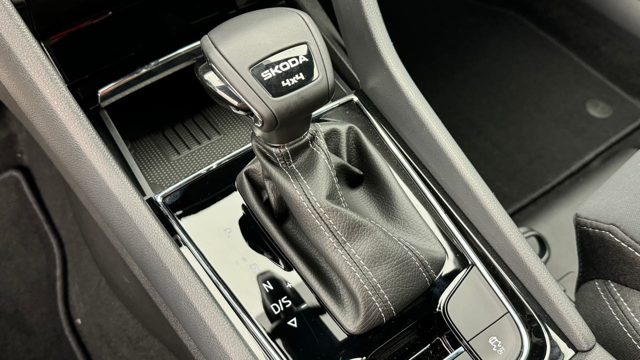 SKODA Karoq 2.0 TDI CR SportLine 4x4-image-10