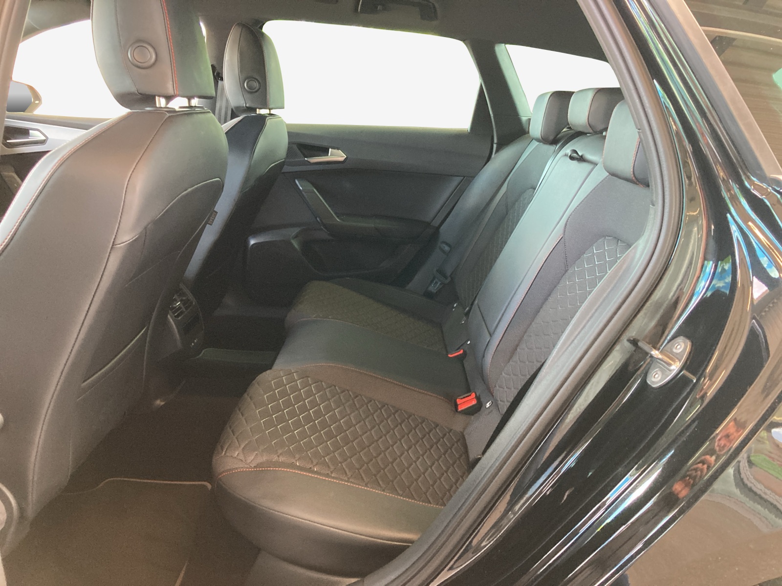 SEAT Leon ST 1.5 eHybrid pHEV DSG FR-image-11