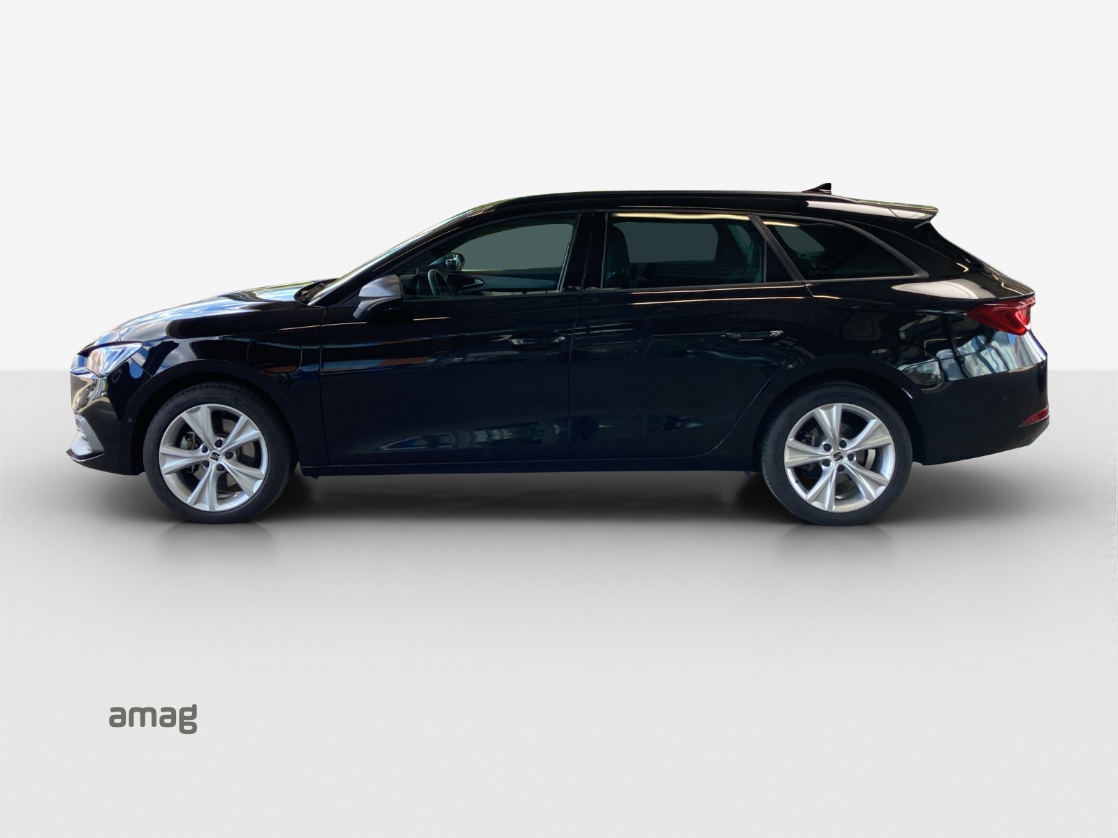 SEAT Leon ST 1.5 eHybrid pHEV DSG FR-image-1
