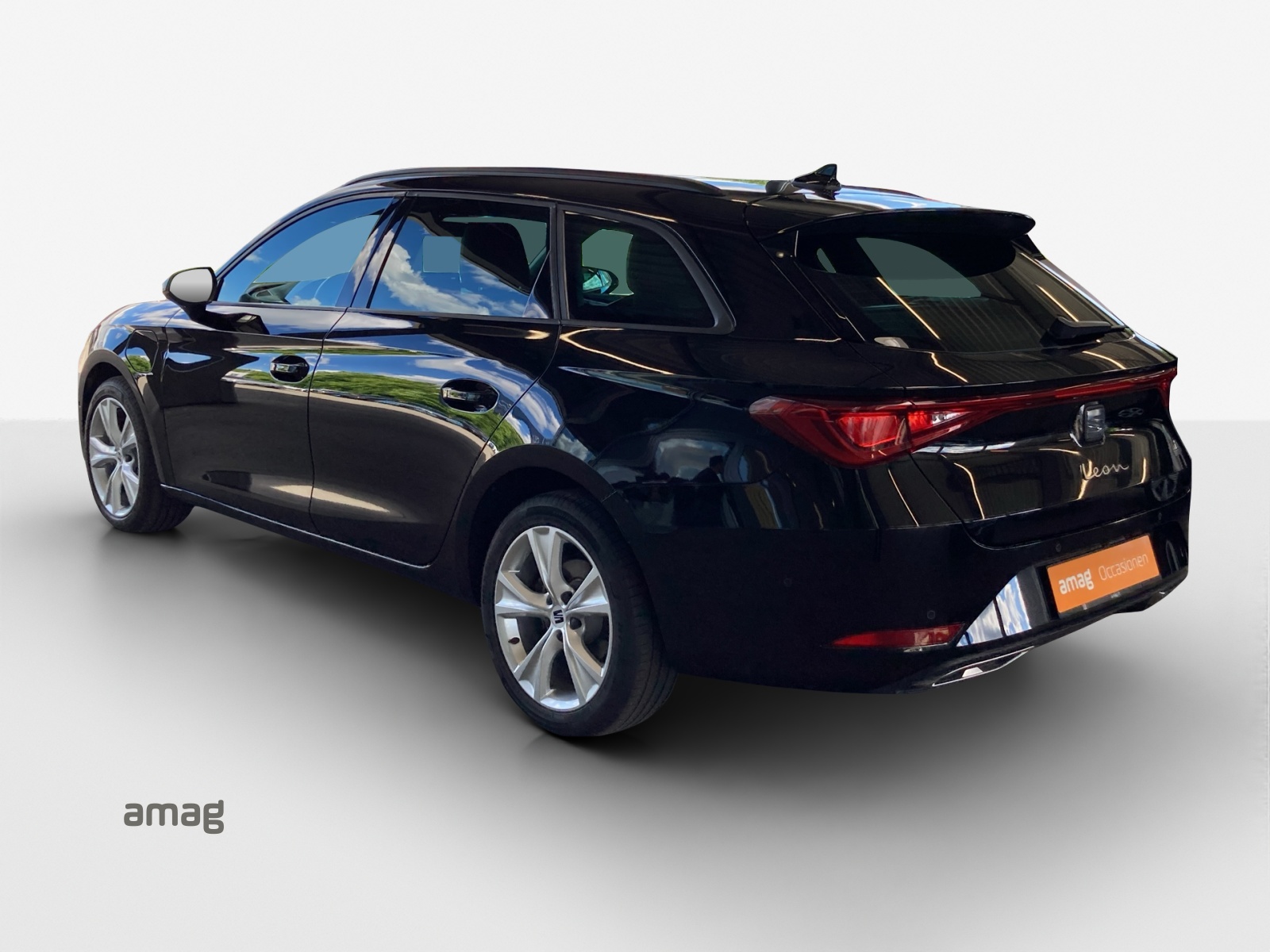 SEAT Leon ST 1.5 eHybrid pHEV DSG FR-image-2