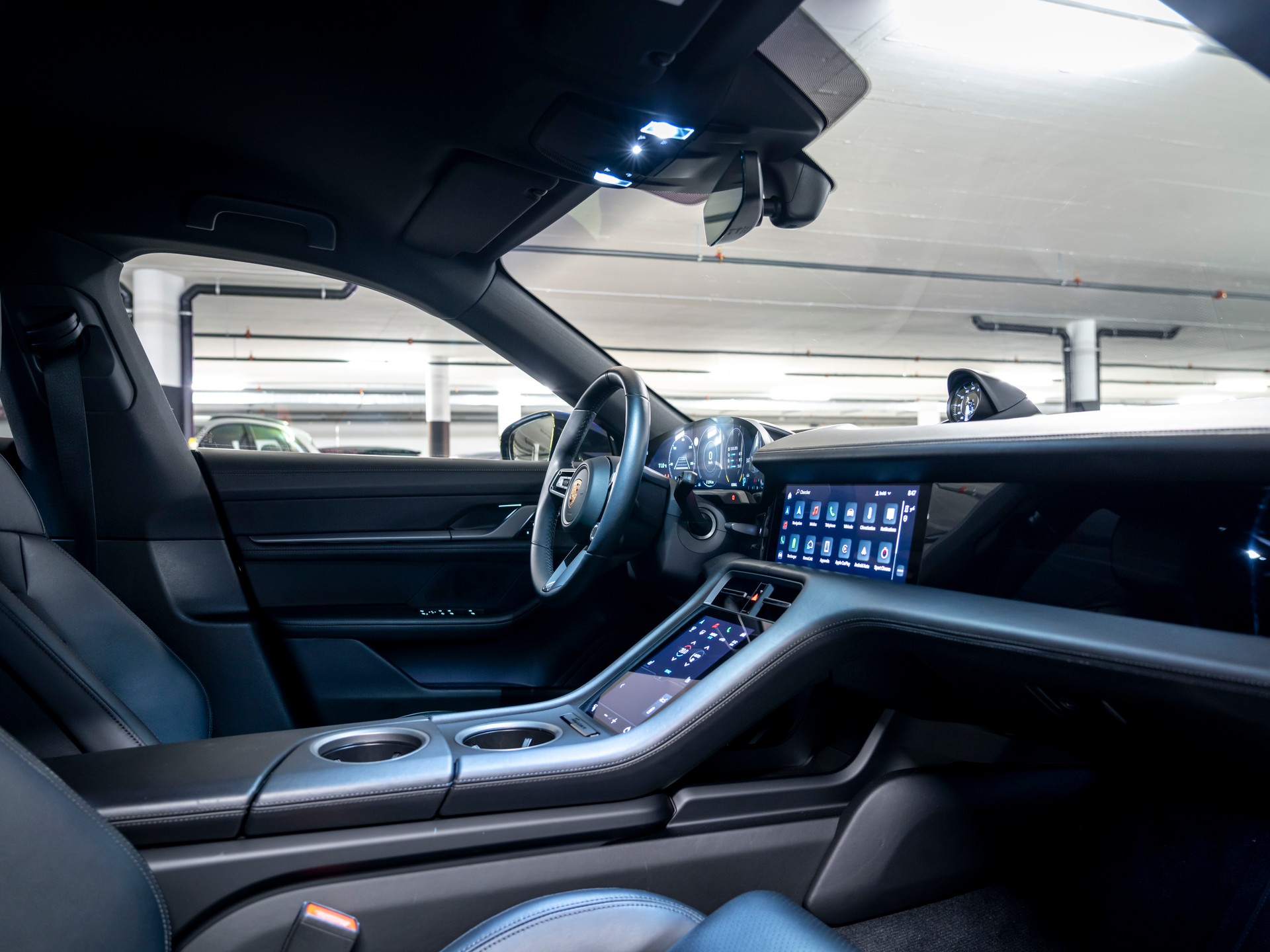 PORSCHE Taycan 4S-image-14