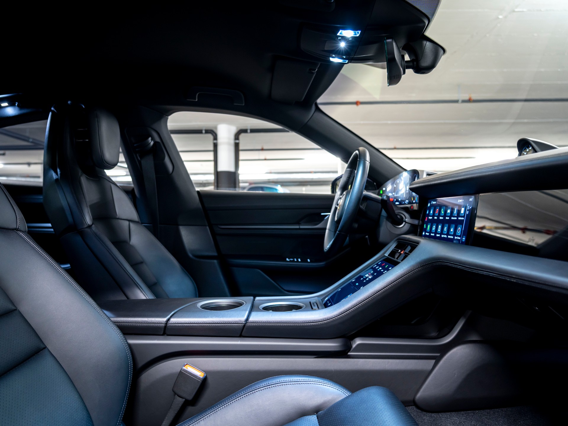 PORSCHE Taycan 4S-image-16