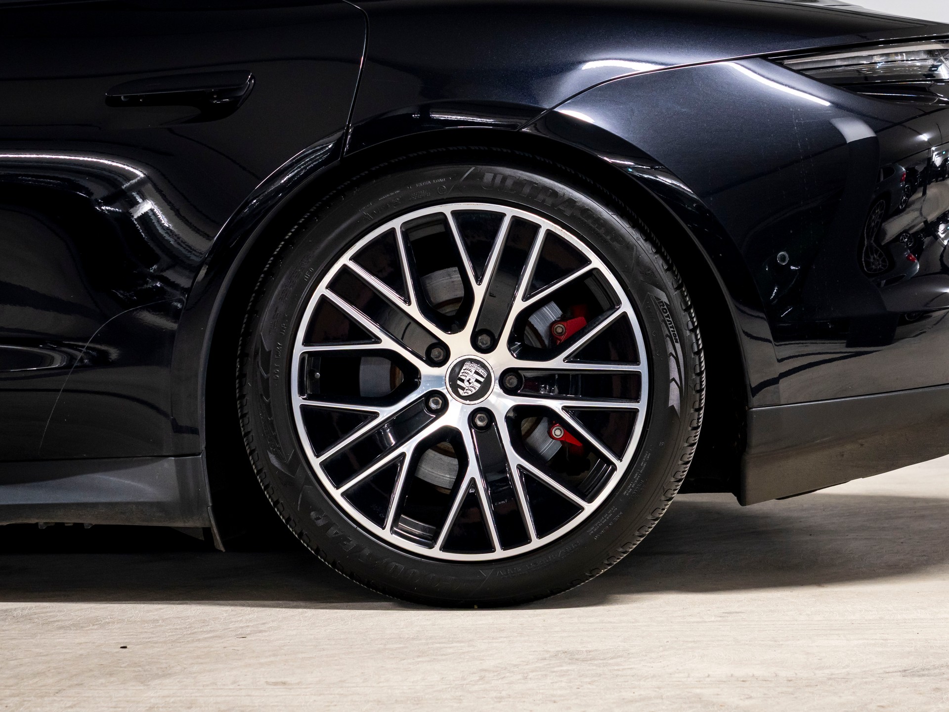 PORSCHE Taycan 4S-image-9