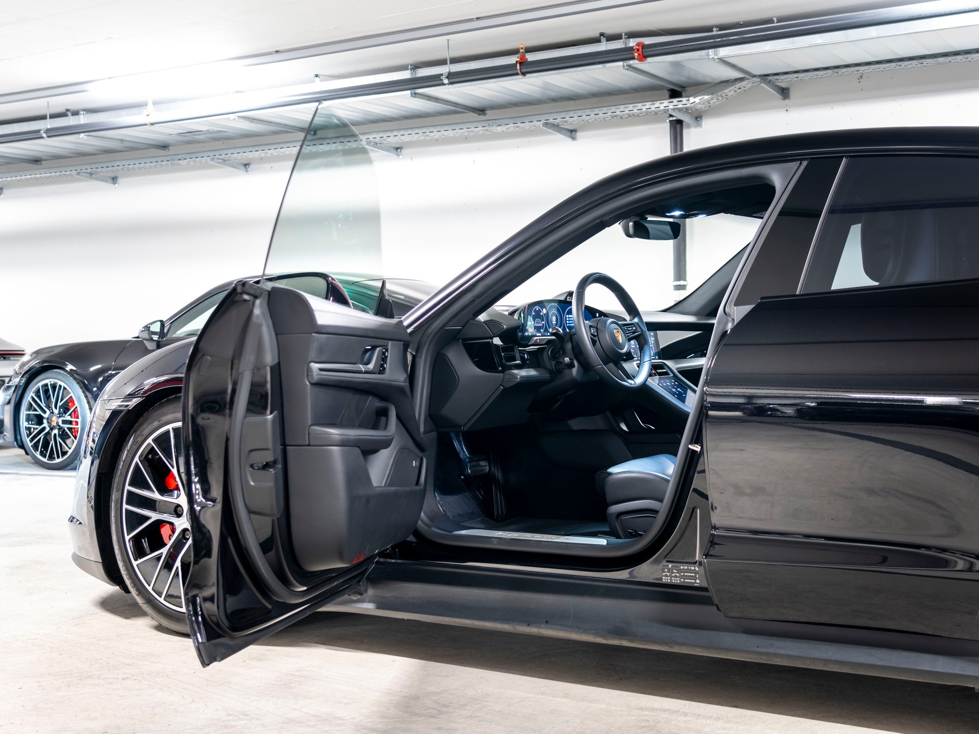 PORSCHE Taycan 4S-image-12
