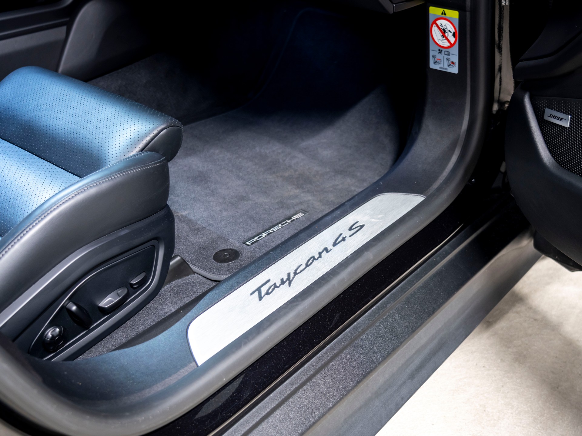 PORSCHE Taycan 4S-image-21