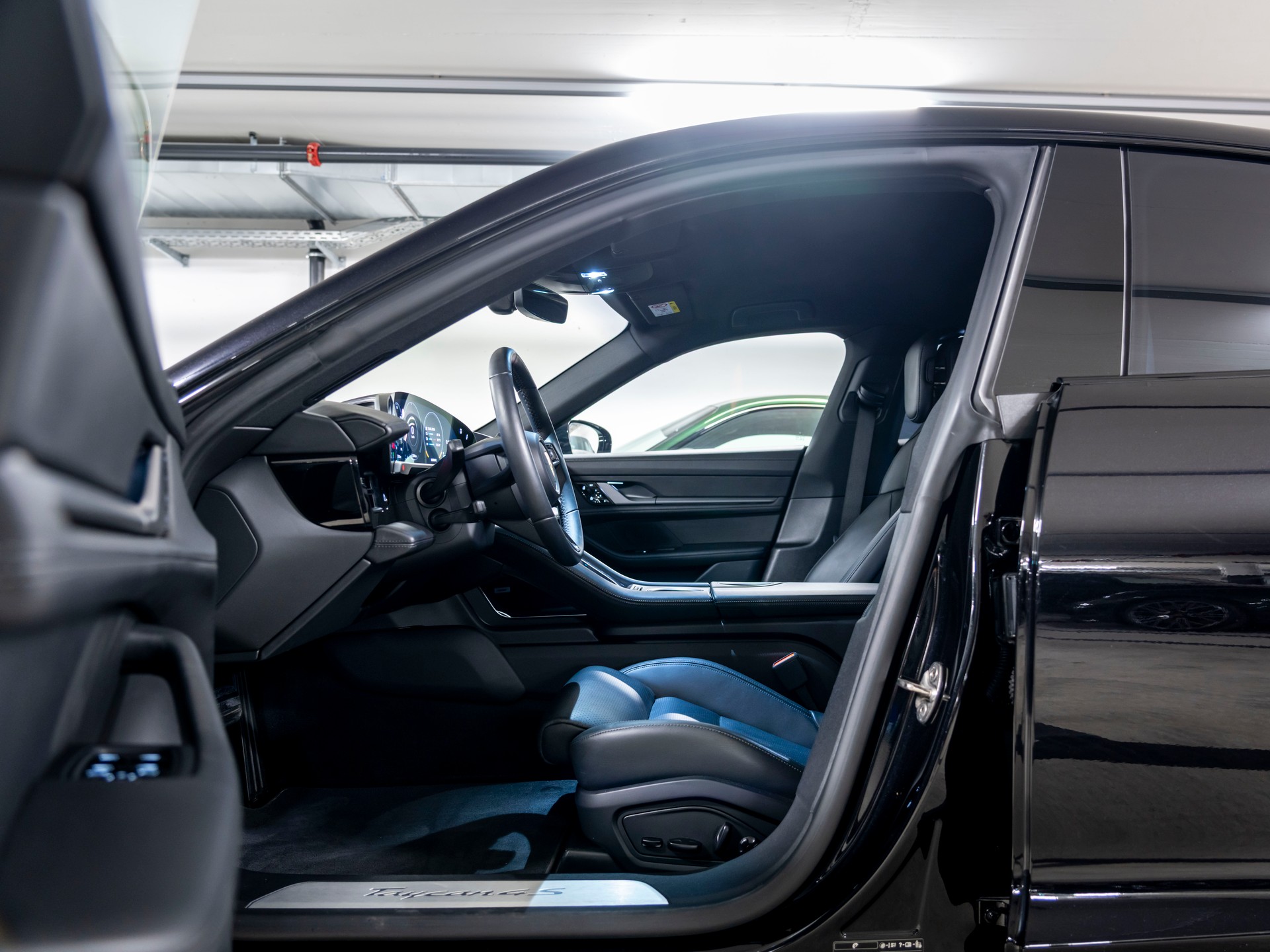 PORSCHE Taycan 4S-image-13