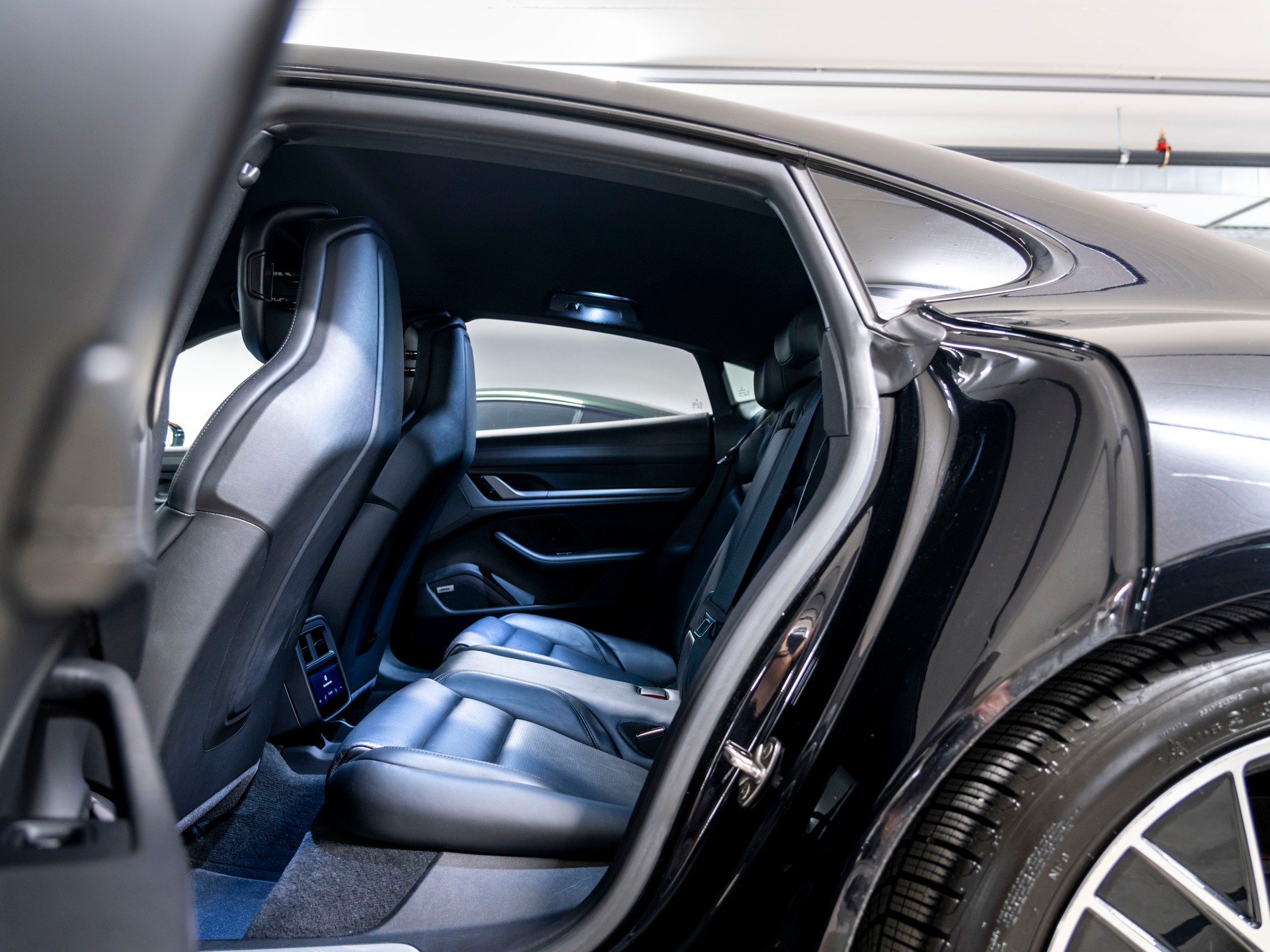 PORSCHE Taycan 4S-image-15
