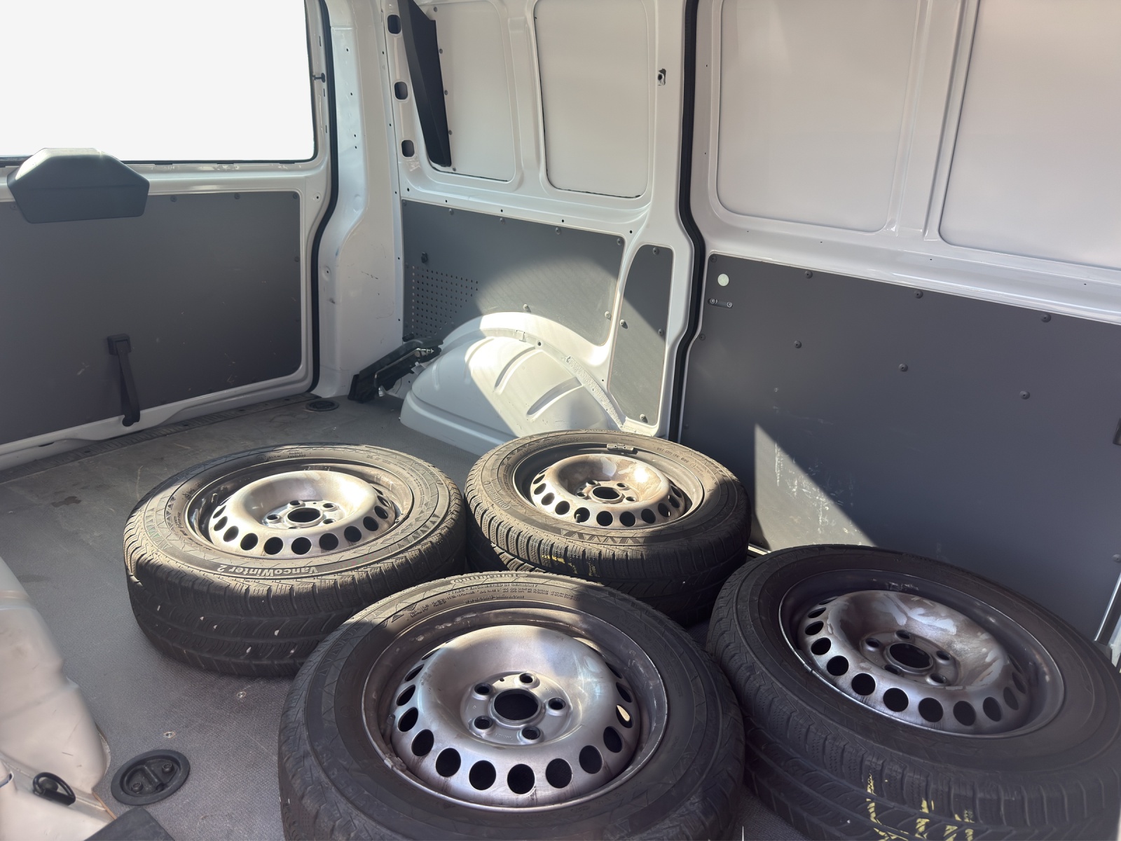 VW T6.1 2.0 TDI 4Motion-image-14