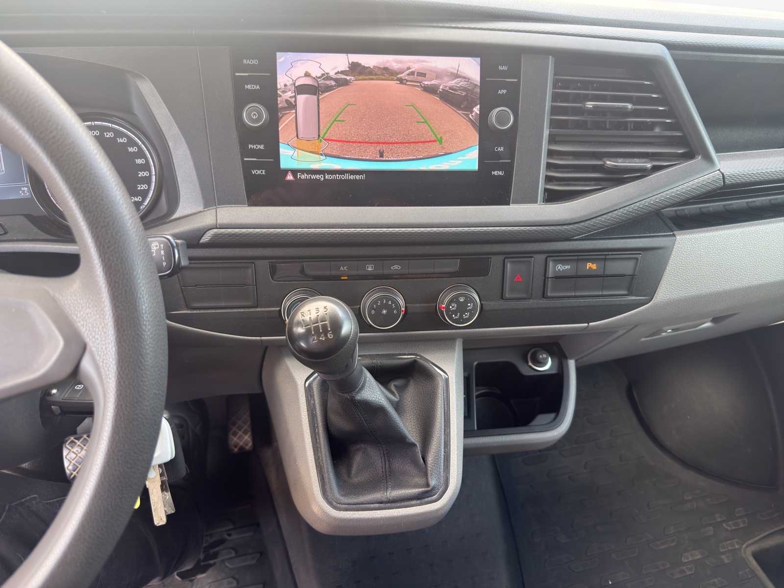VW T6.1 2.0 TDI 4Motion-image-10