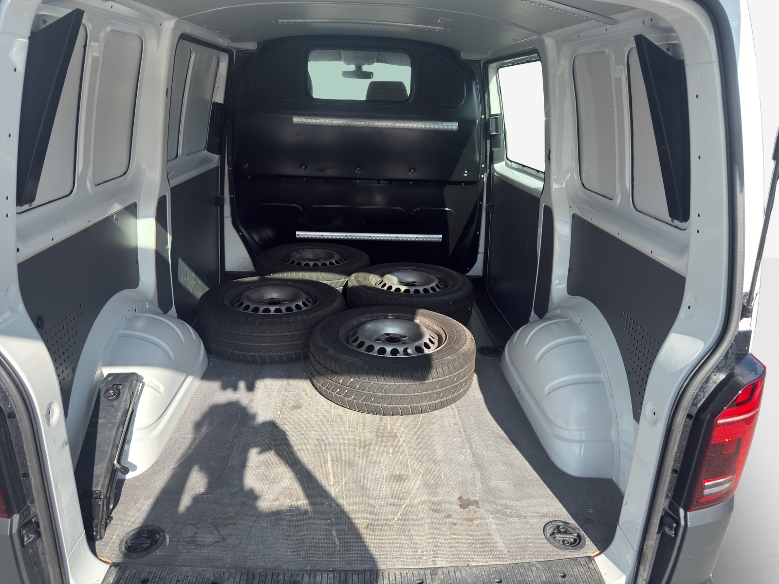 VW T6.1 2.0 TDI 4Motion-image-13