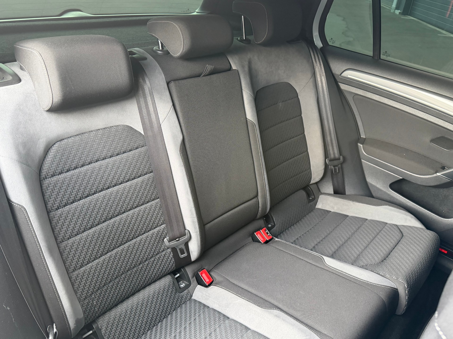 VW Golf 1.5 TSI EVO Highline DSG | R-Line | Panorama | Rückfahrkamera-image-14