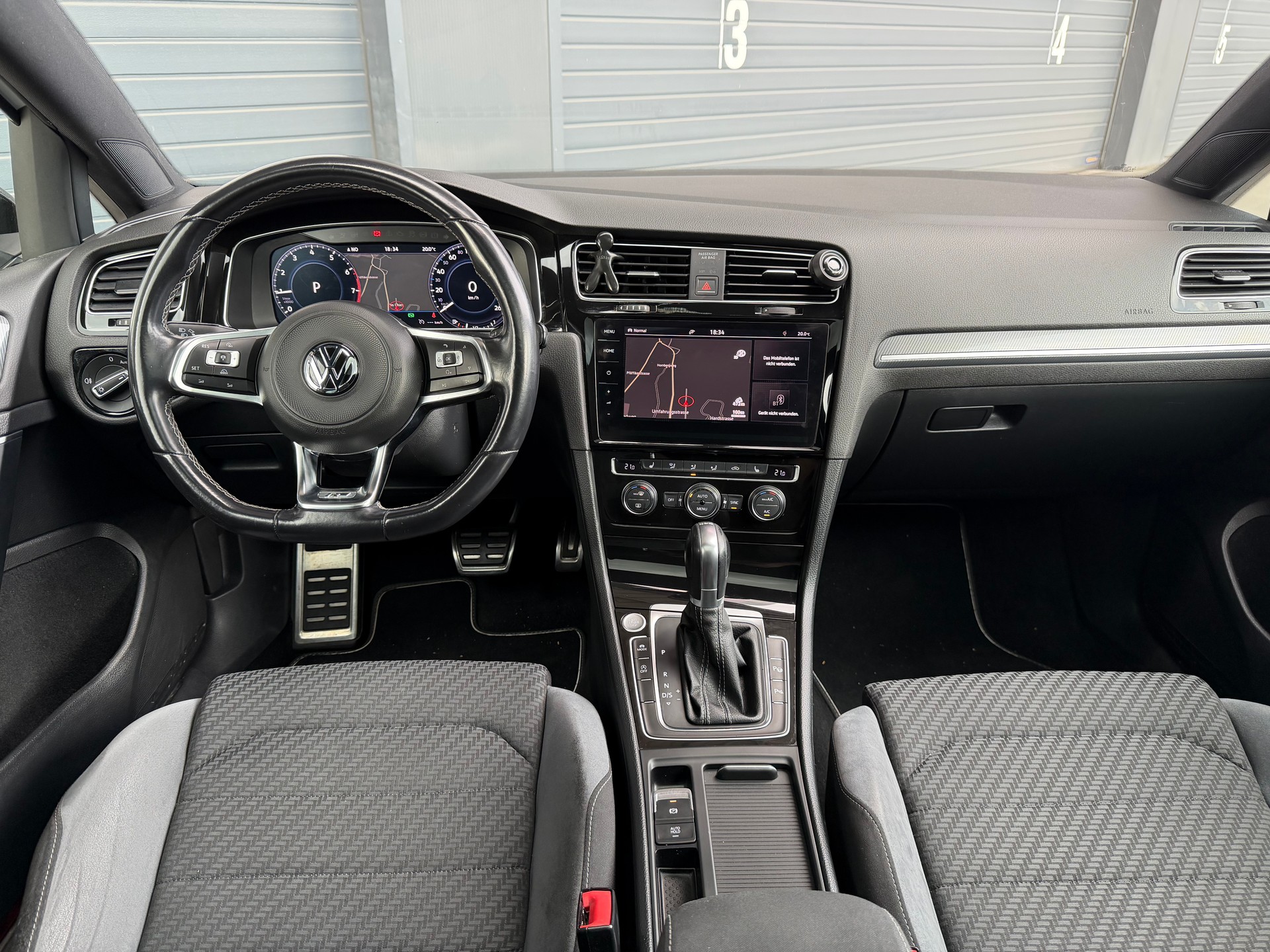VW Golf 1.5 TSI EVO Highline DSG | R-Line | Panorama | Rückfahrkamera-image-9