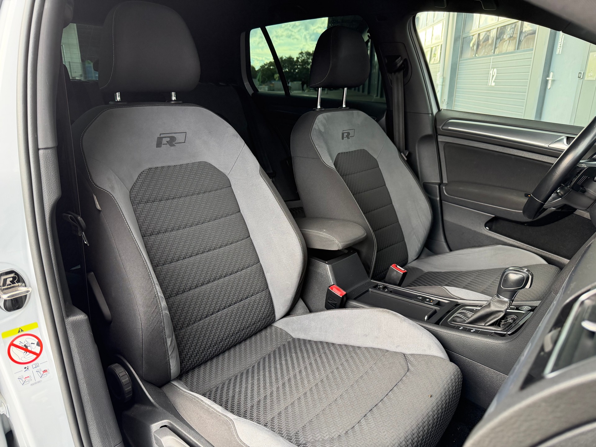 VW Golf 1.5 TSI EVO Highline DSG | R-Line | Panorama | Rückfahrkamera-image-13