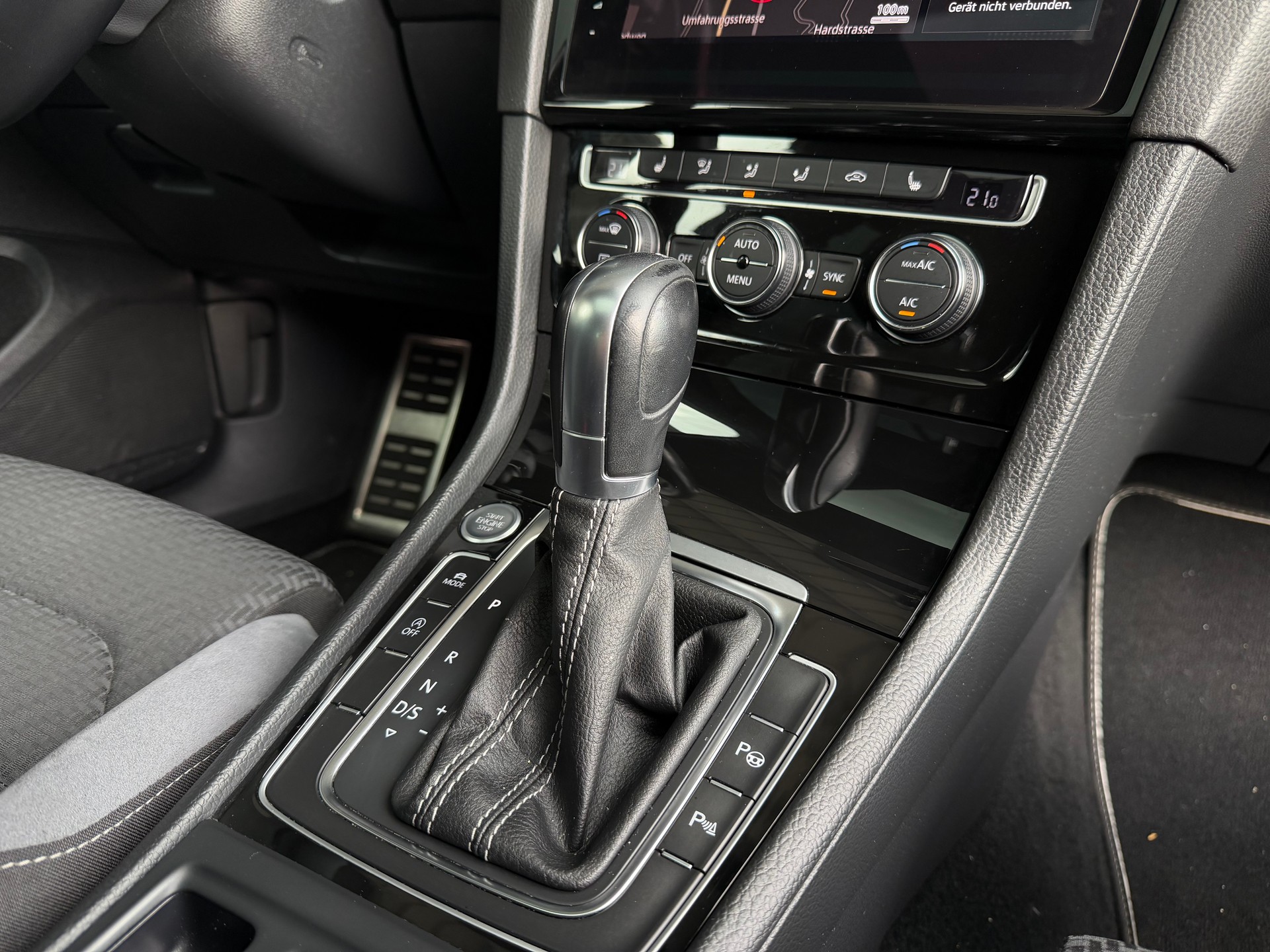 VW Golf 1.5 TSI EVO Highline DSG | R-Line | Panorama | Rückfahrkamera-image-11