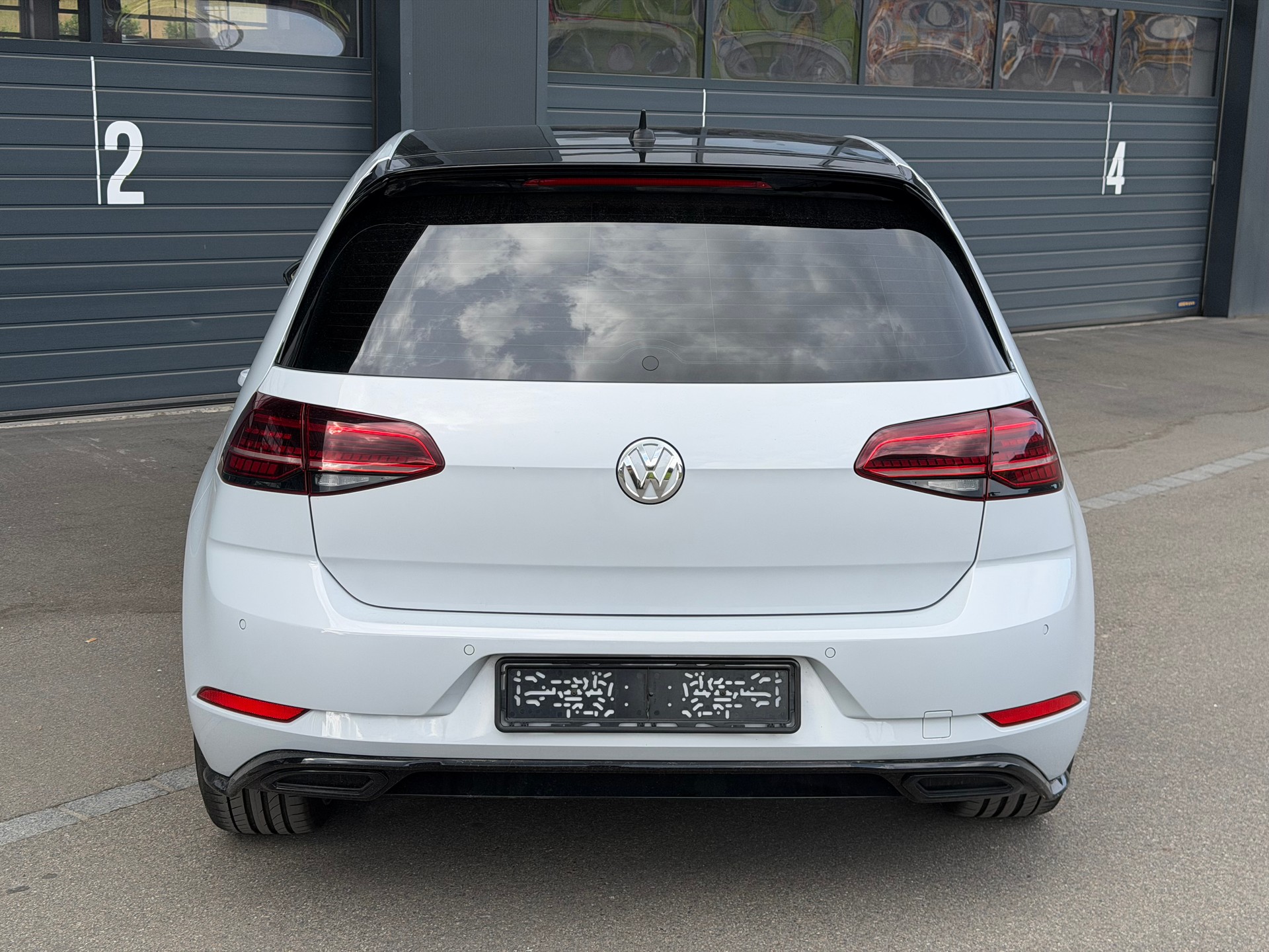 VW Golf 1.5 TSI EVO Highline DSG | R-Line | Panorama | Rückfahrkamera-image-3