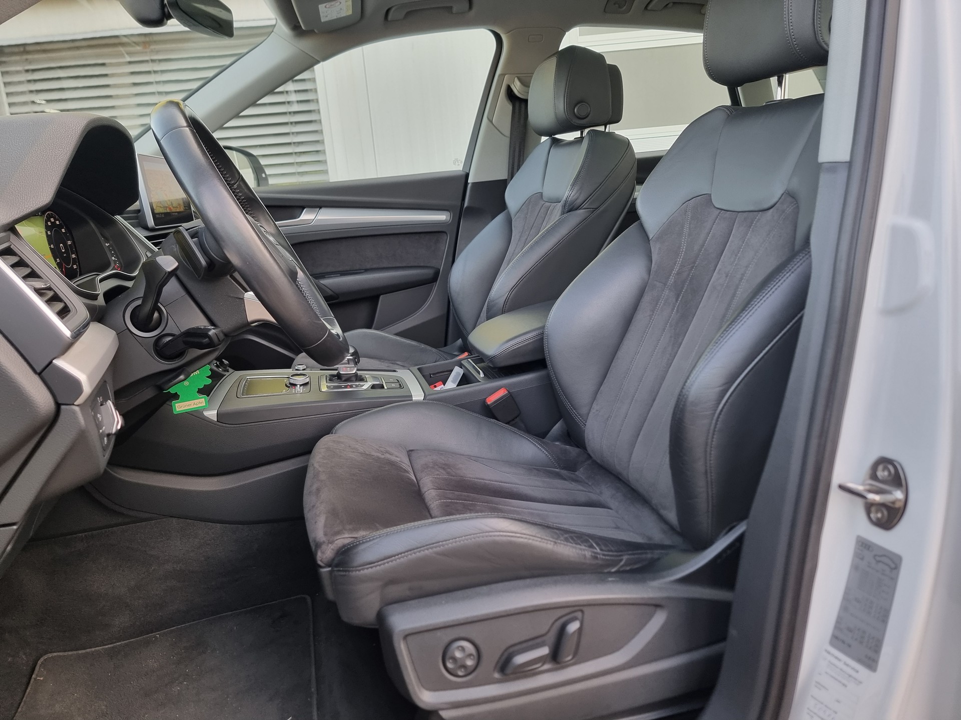 AUDI Q5 2.0 TFSI sport quattro S-tronic-image-8