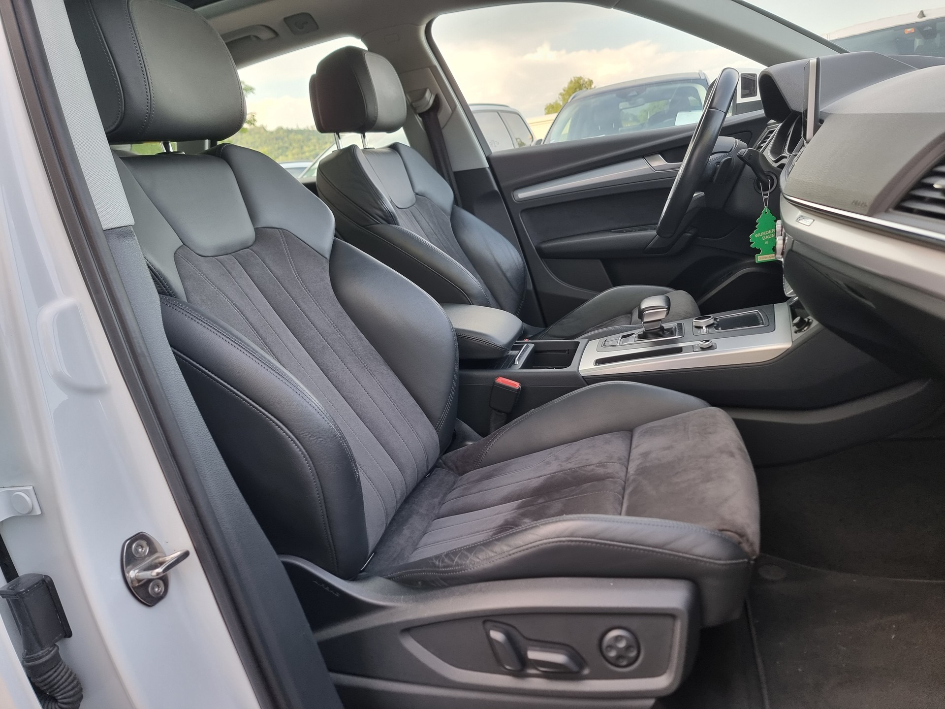 AUDI Q5 2.0 TFSI sport quattro S-tronic-image-10