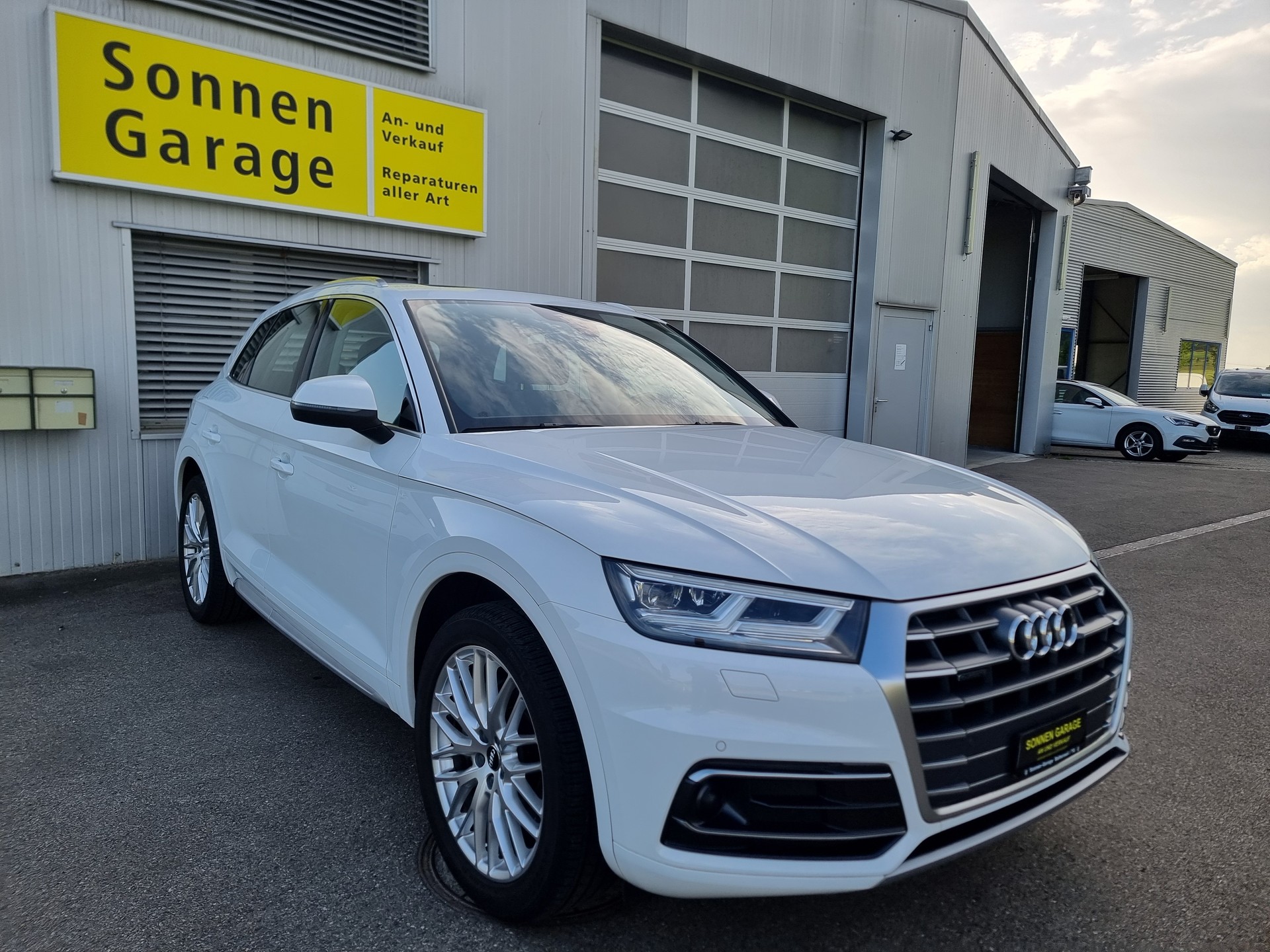 AUDI Q5 2.0 TFSI sport quattro S-tronic-image-2