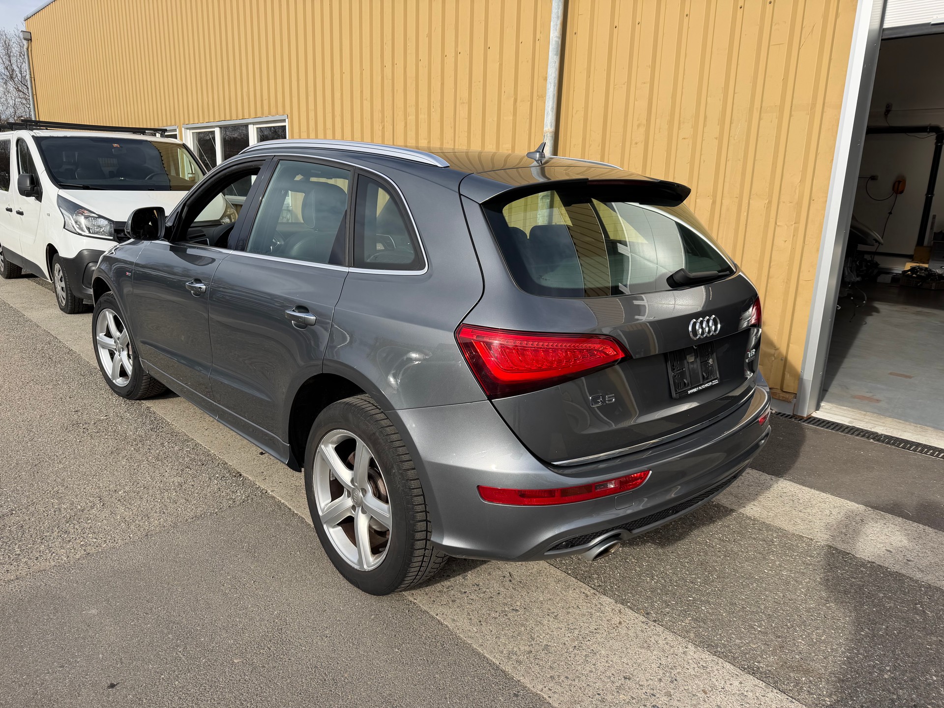 AUDI Q5 2.0 TDI quattro S-tronic-image-10