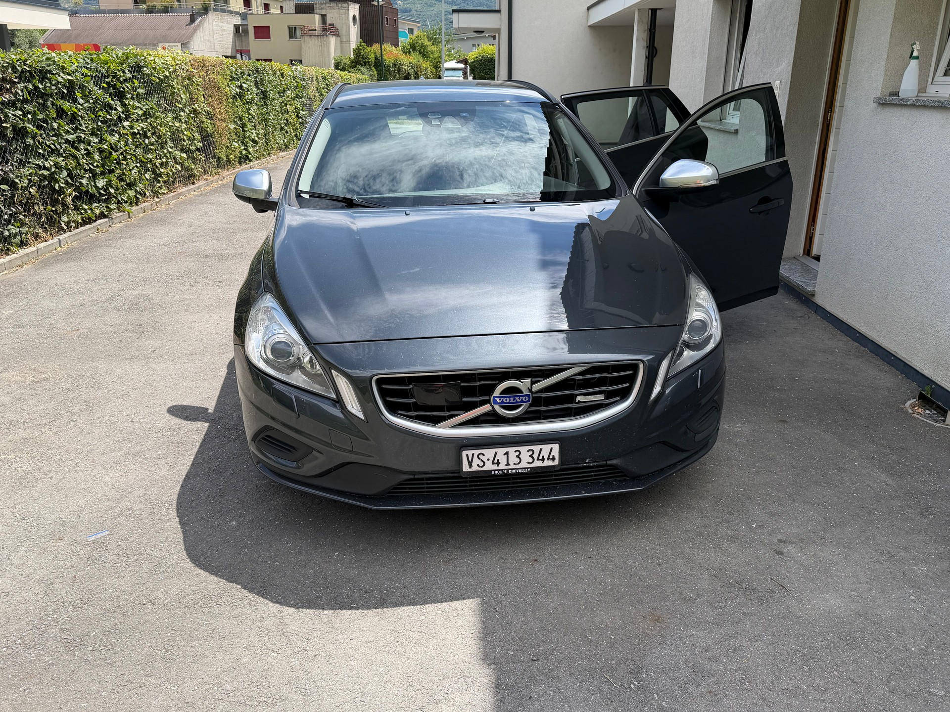 VOLVO 2.0 T5 R-Design-image-0