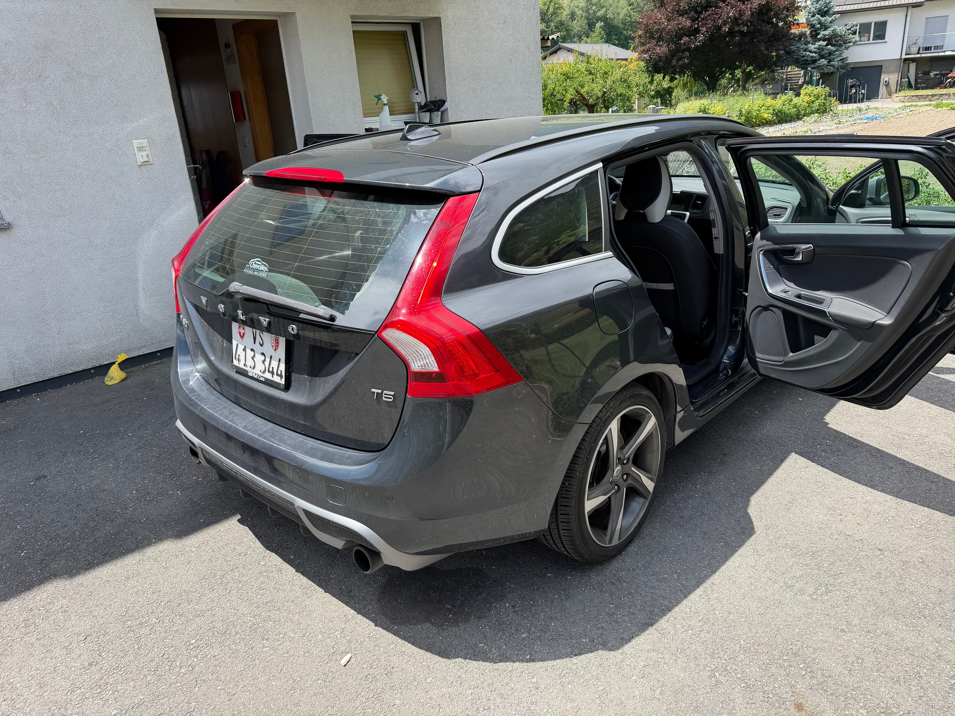 VOLVO 2.0 T5 R-Design-image-1