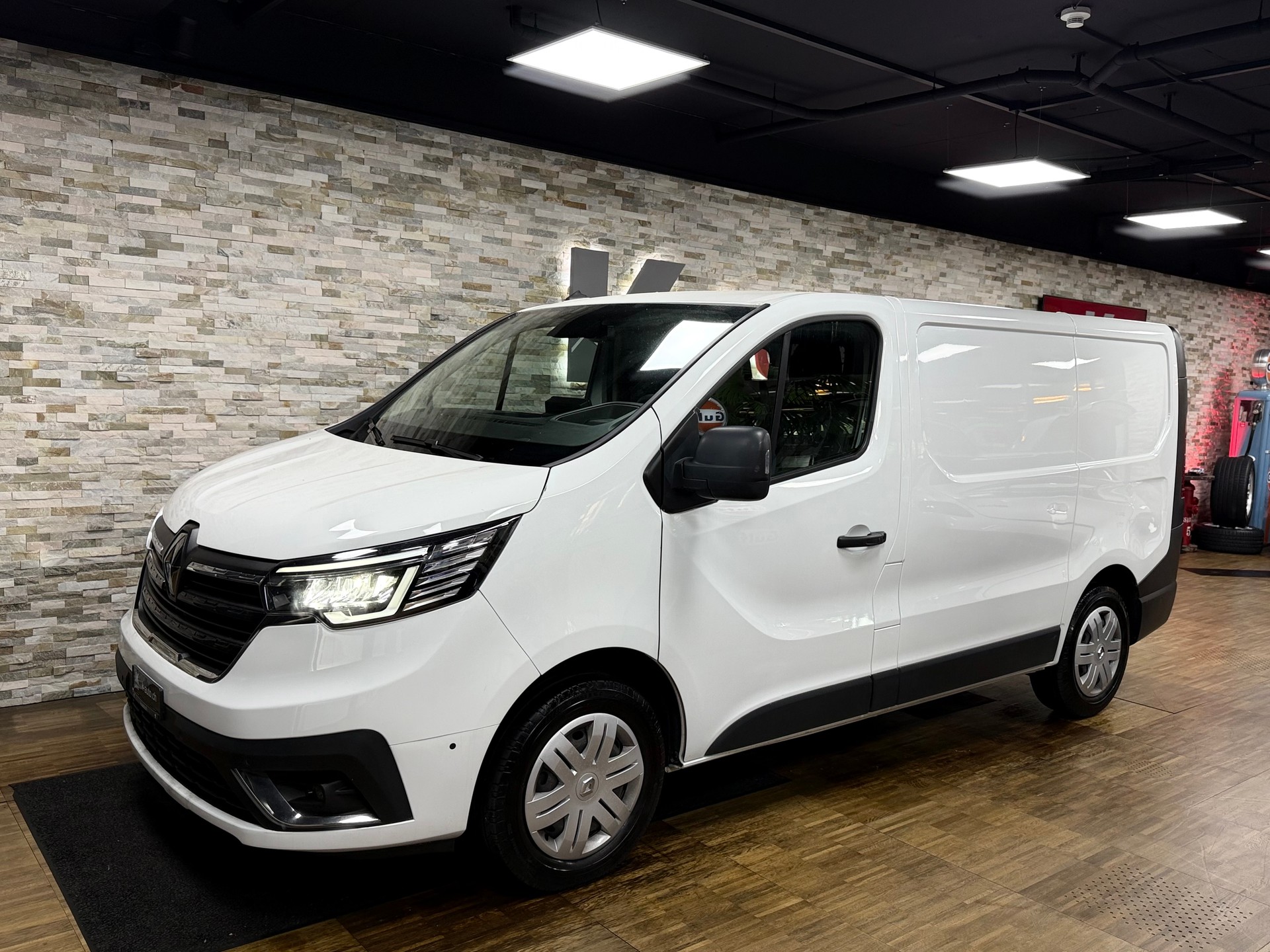 RENAULT Trafic 2.0 Blue dCi 130 Advance L1H1-image-0