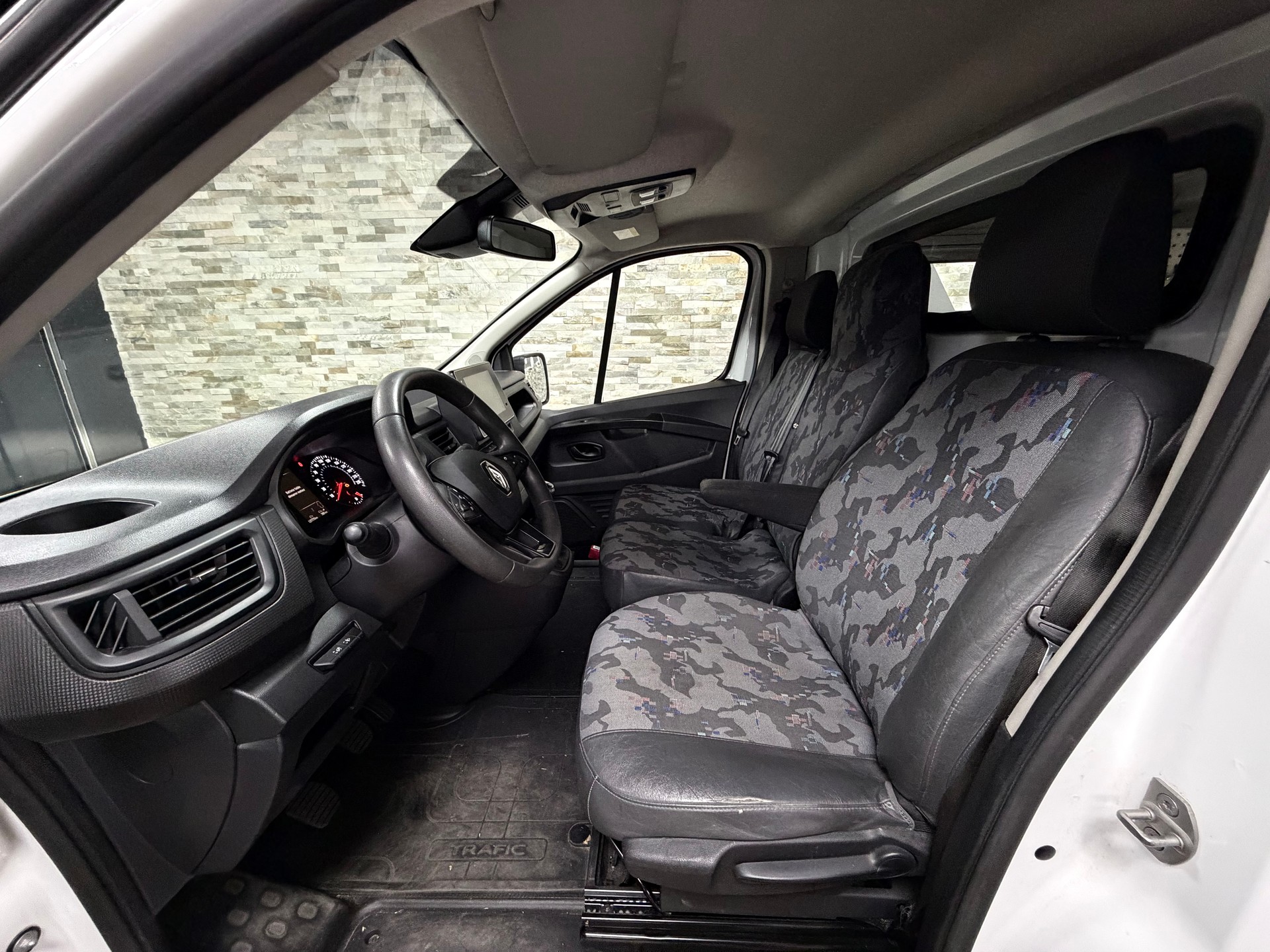 RENAULT Trafic 2.0 Blue dCi 130 Advance L1H1-image-10