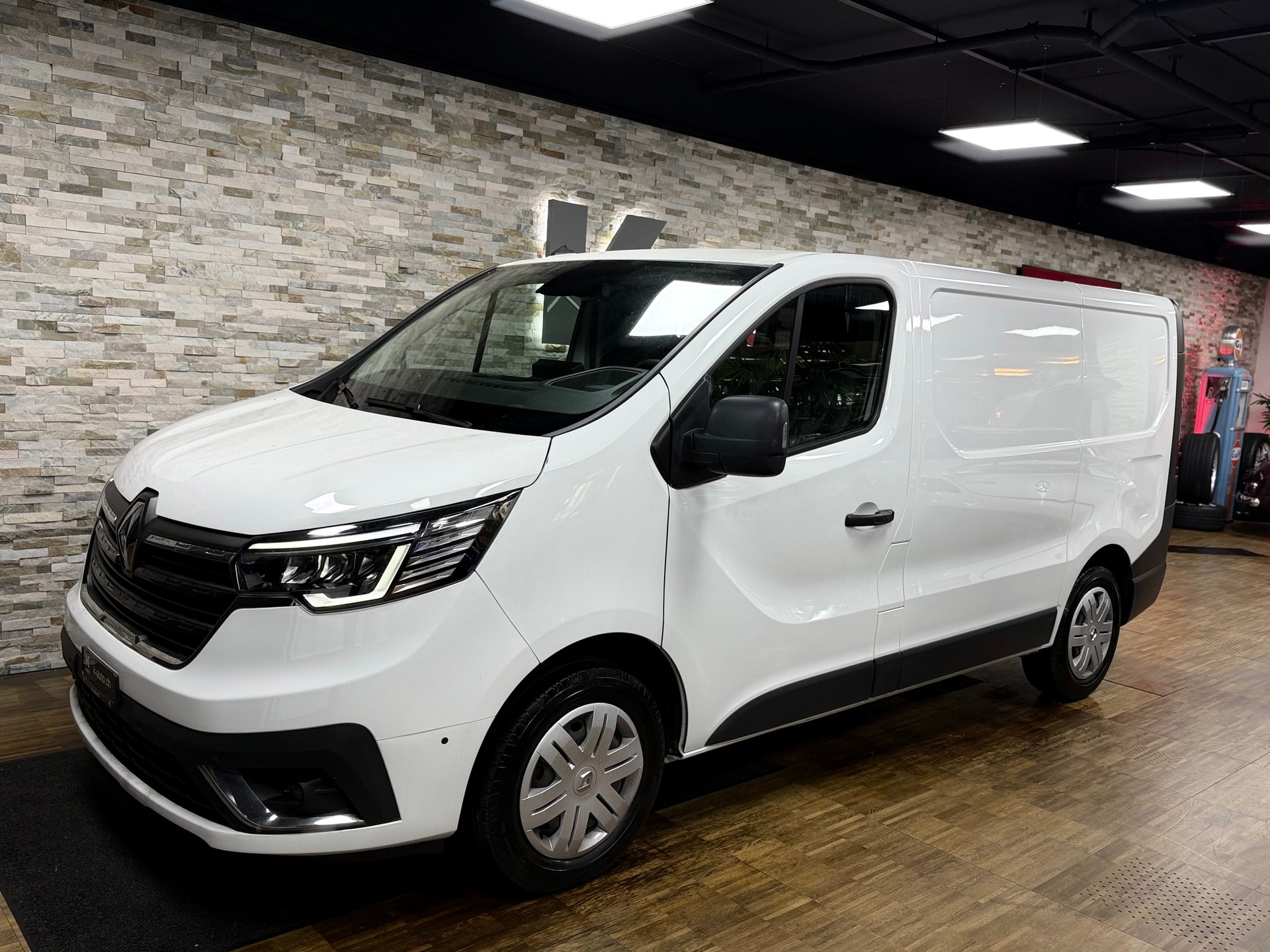 RENAULT Trafic 2.0 Blue dCi 130 Advance L1H1-image-1