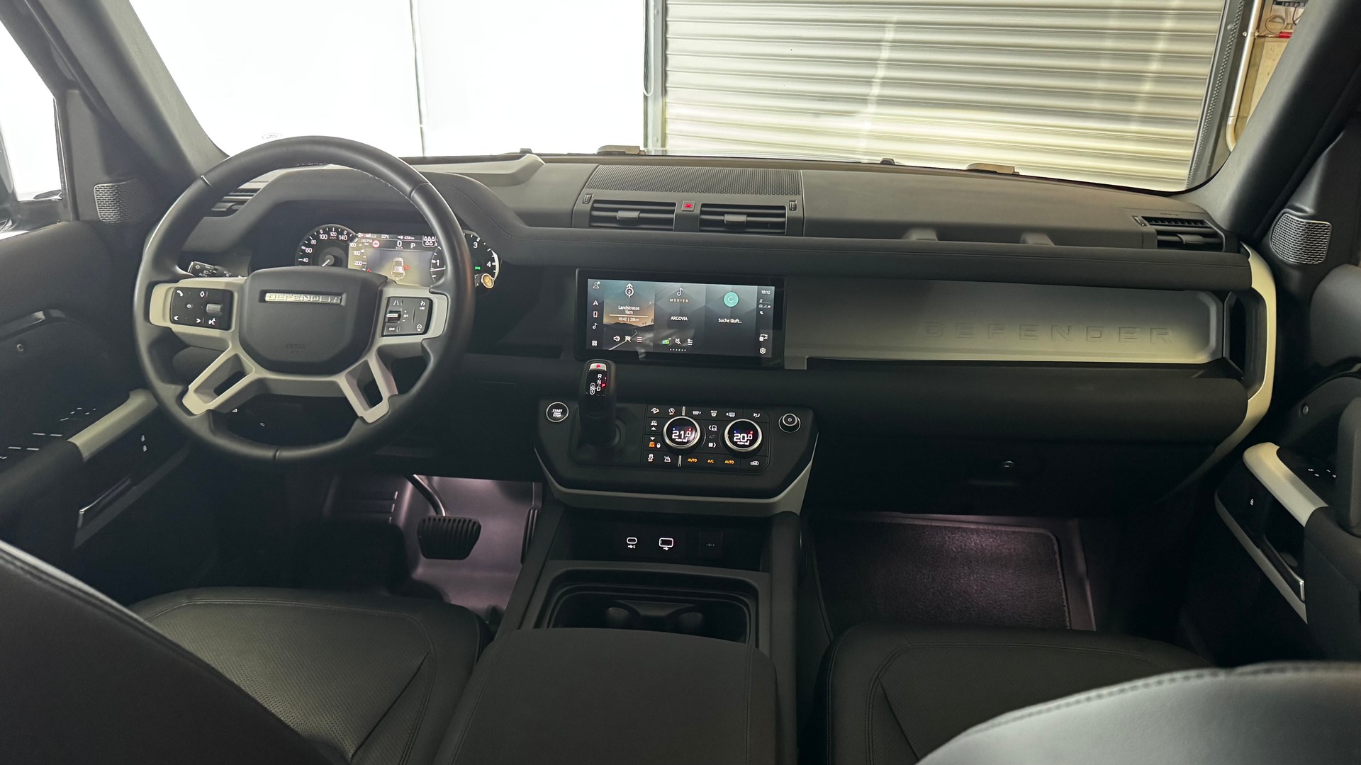 LAND ROVER Defender 110 3.0 D I6 250 SE-image-20