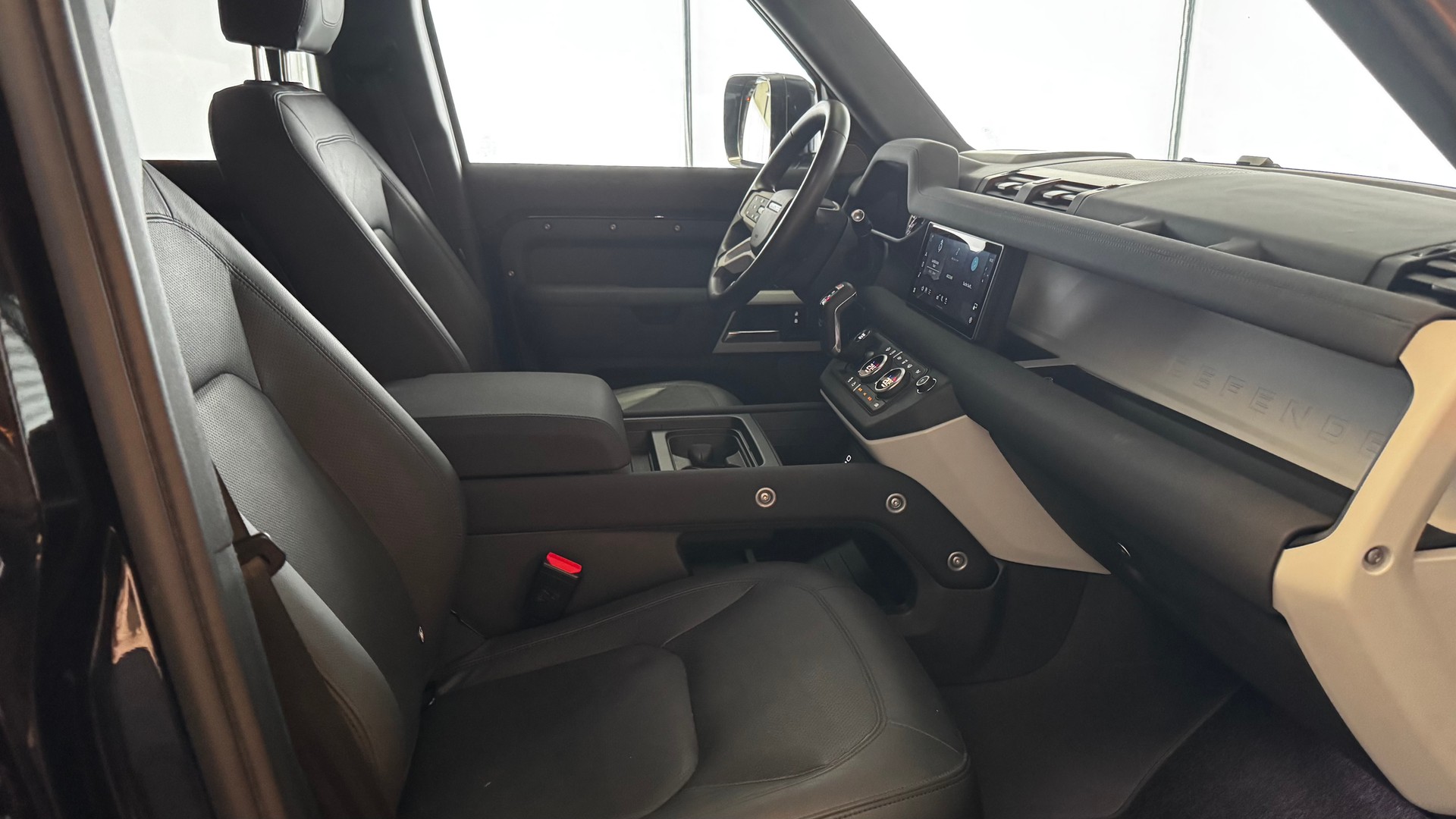 LAND ROVER Defender 110 3.0 D I6 250 SE-image-22