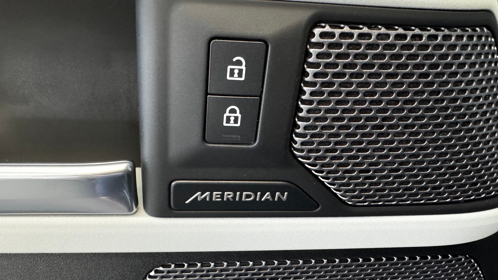 LAND ROVER Defender 110 3.0 D I6 250 SE-image-15