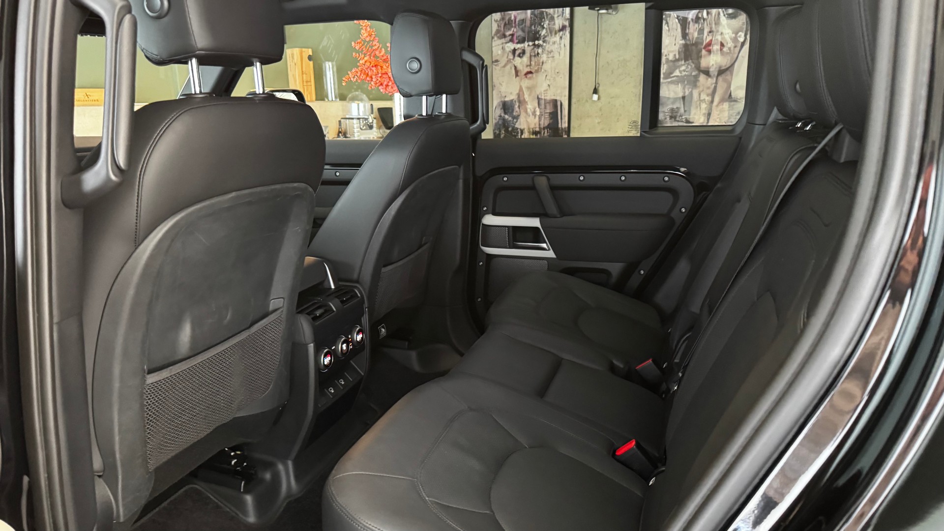 LAND ROVER Defender 110 3.0 D I6 250 SE-image-8