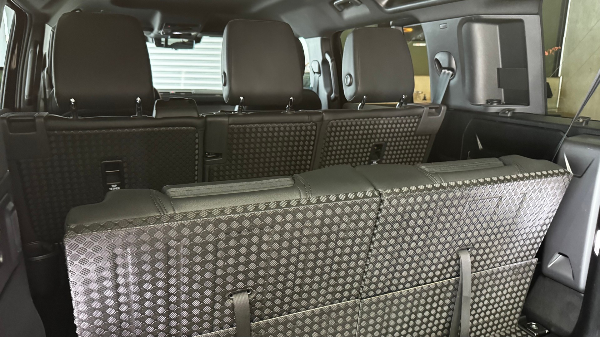 LAND ROVER Defender 110 3.0 D I6 250 SE-image-18