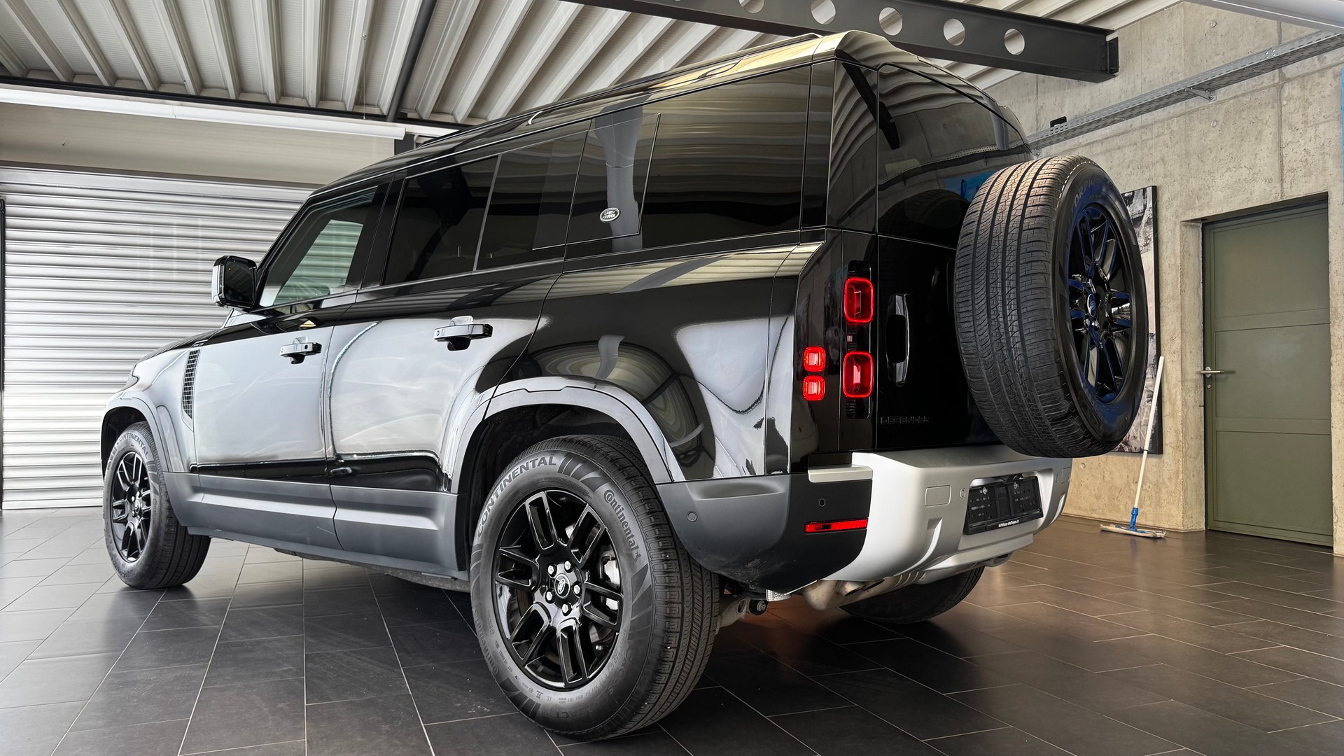 LAND ROVER Defender 110 3.0 D I6 250 SE-image-17
