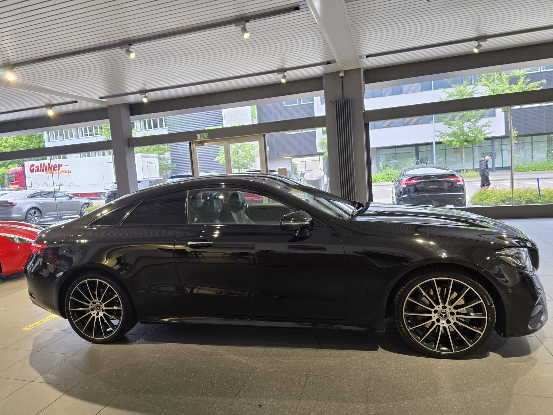 MERCEDES-BENZ E 200 Coupé Avantgarde 4 Matic 9G-Tronic-image-3