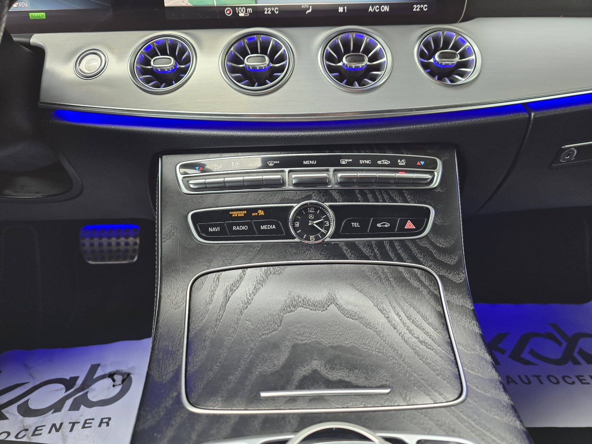 MERCEDES-BENZ E 200 Coupé Avantgarde 4 Matic 9G-Tronic-image-24