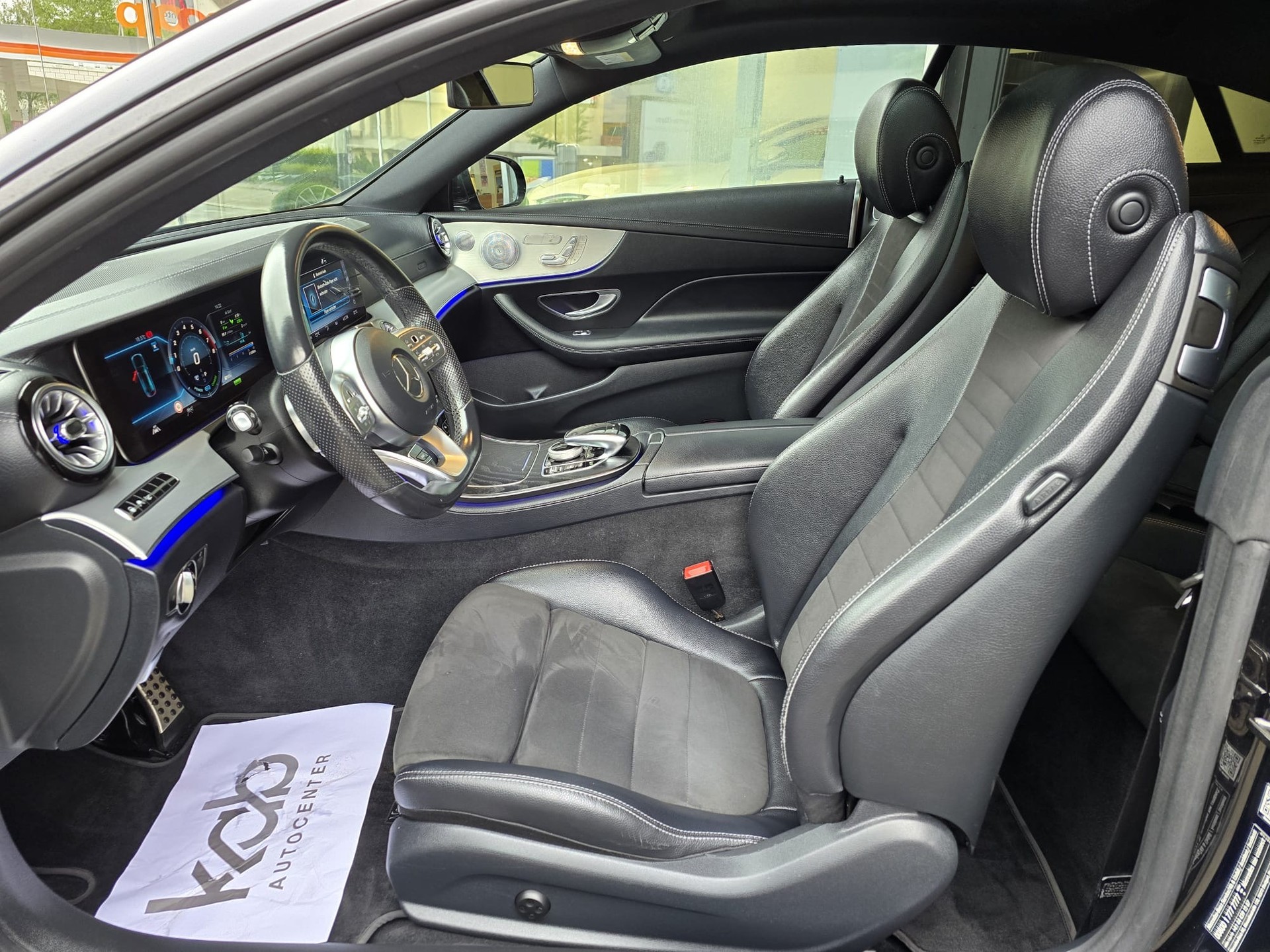 MERCEDES-BENZ E 200 Coupé Avantgarde 4 Matic 9G-Tronic-image-9