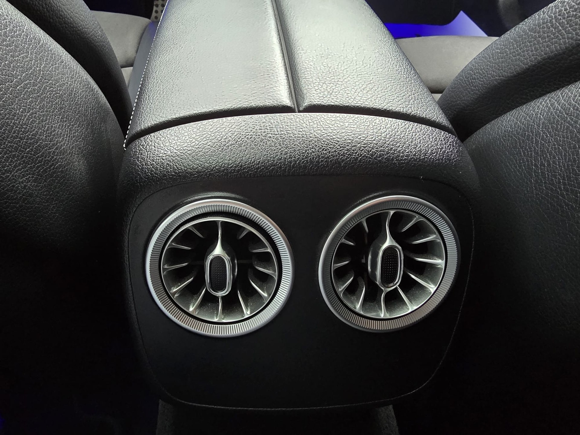 MERCEDES-BENZ E 200 Coupé Avantgarde 4 Matic 9G-Tronic-image-21