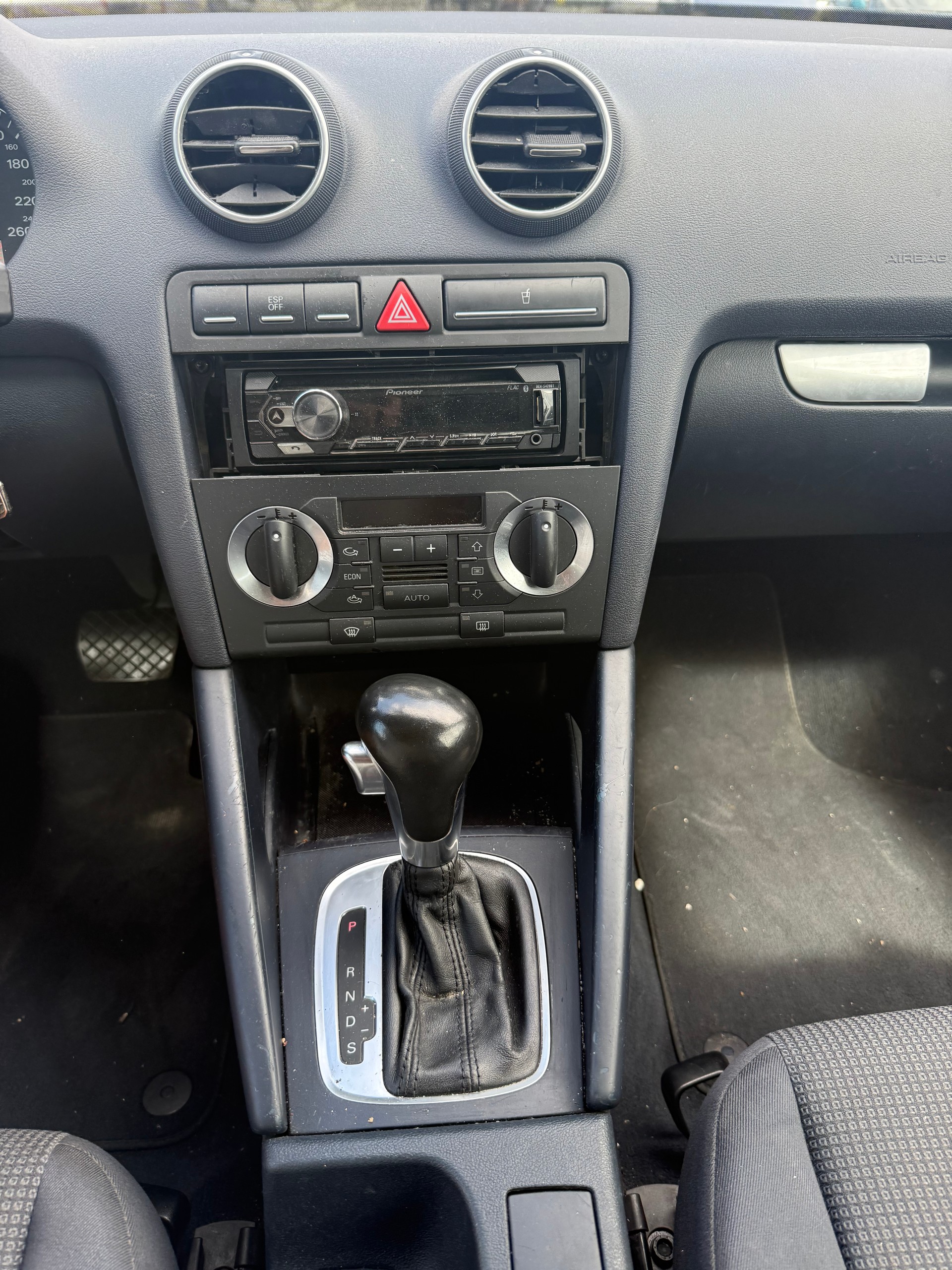 AUDI A3 2.0 TDI Ambiente-image-7