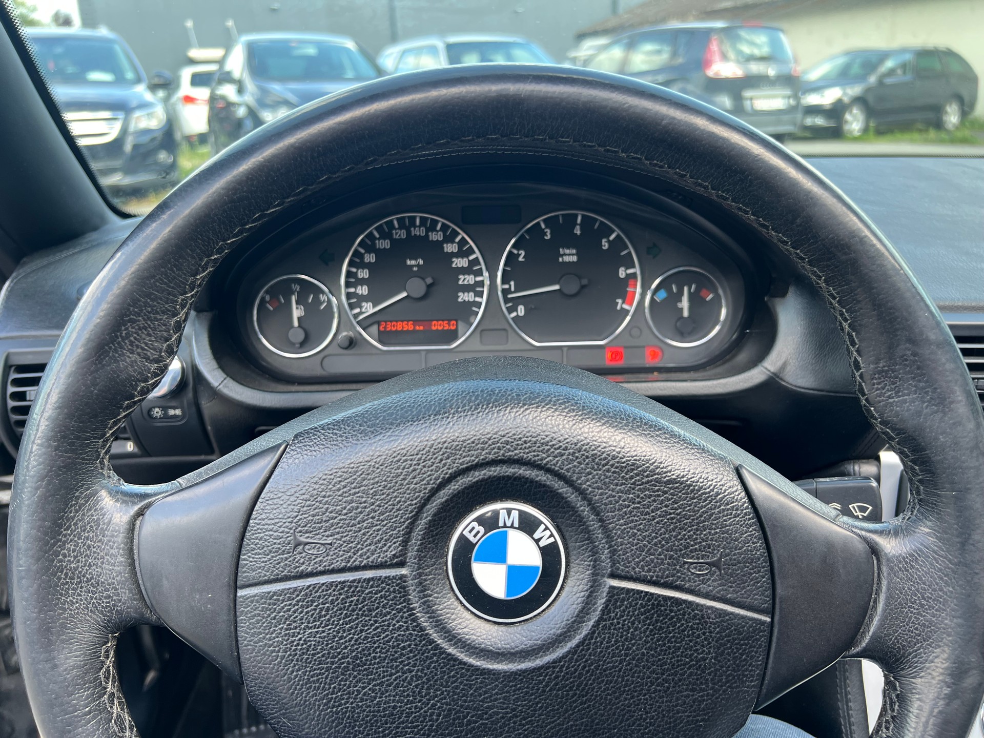 BMW Z3 2.8i Roadster-image-11