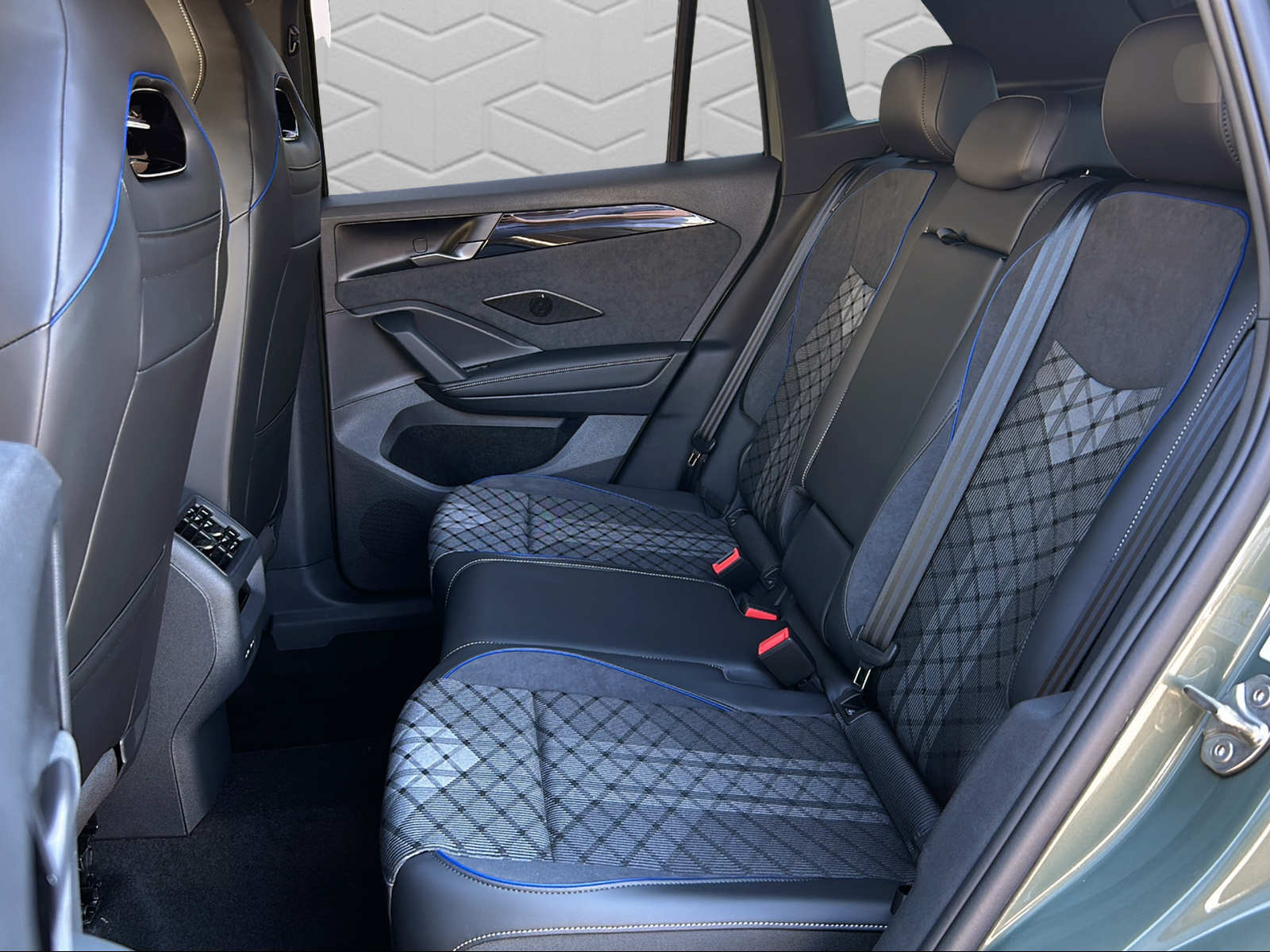 VW Tiguan 2.0 TSI DSG R-Line United 4Motion-image-12