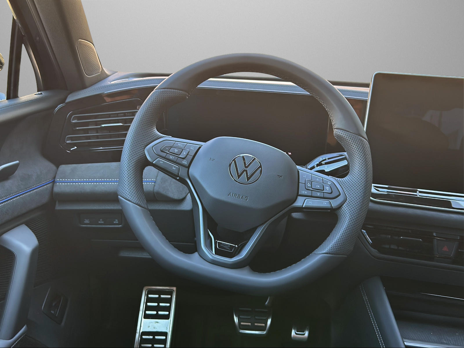 VW Tiguan 2.0 TSI DSG R-Line United 4Motion-image-7