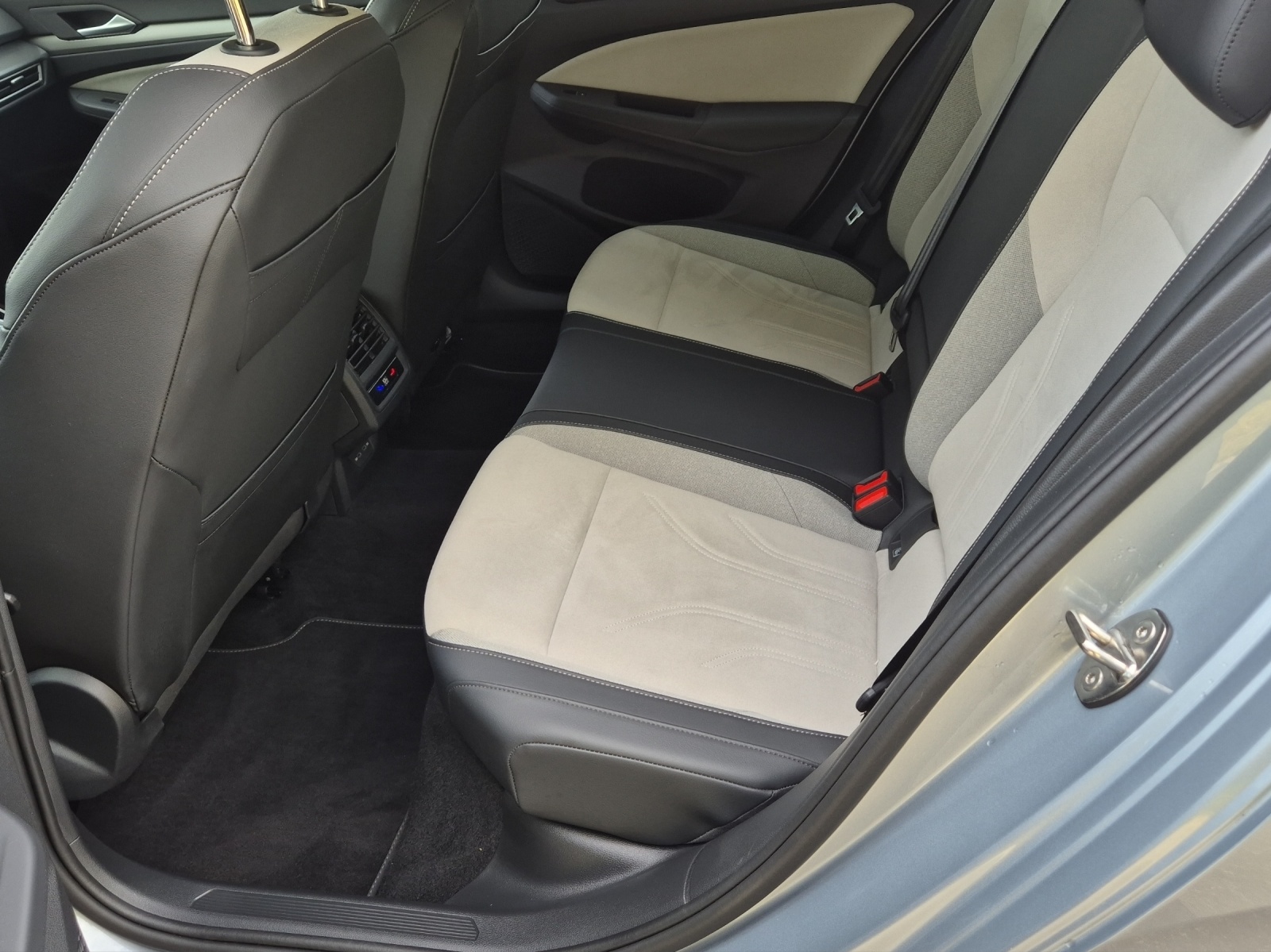 VW Golf Variant 2.0 TDI Style DSG-image-19