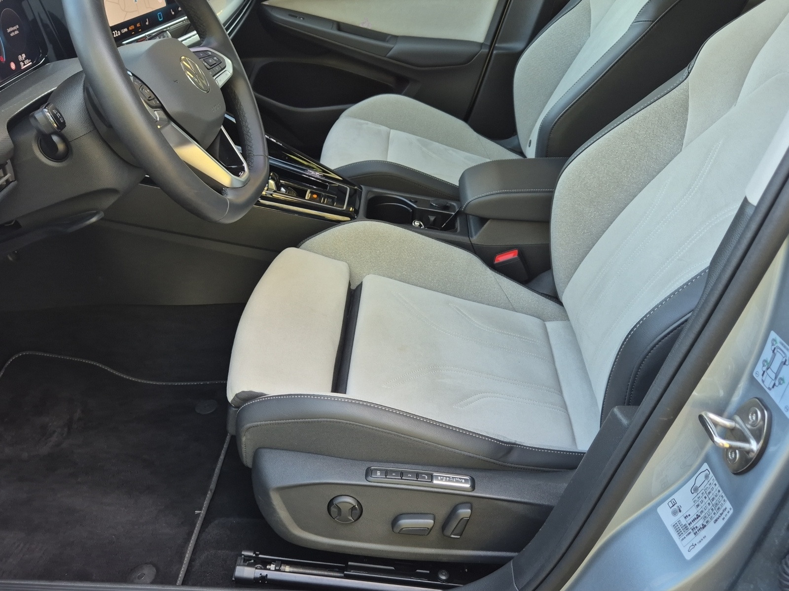 VW Golf Variant 2.0 TDI Style DSG-image-8