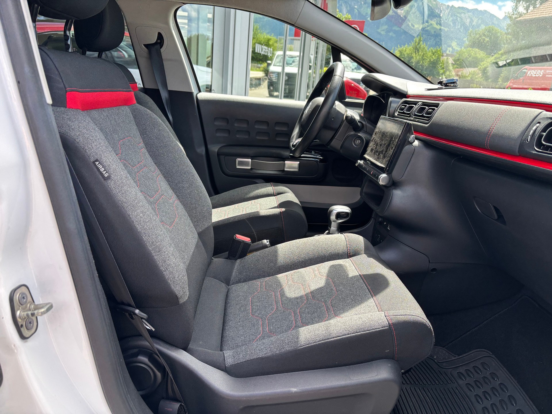 CITROEN C3 1.2i PureTech Shine-image-6